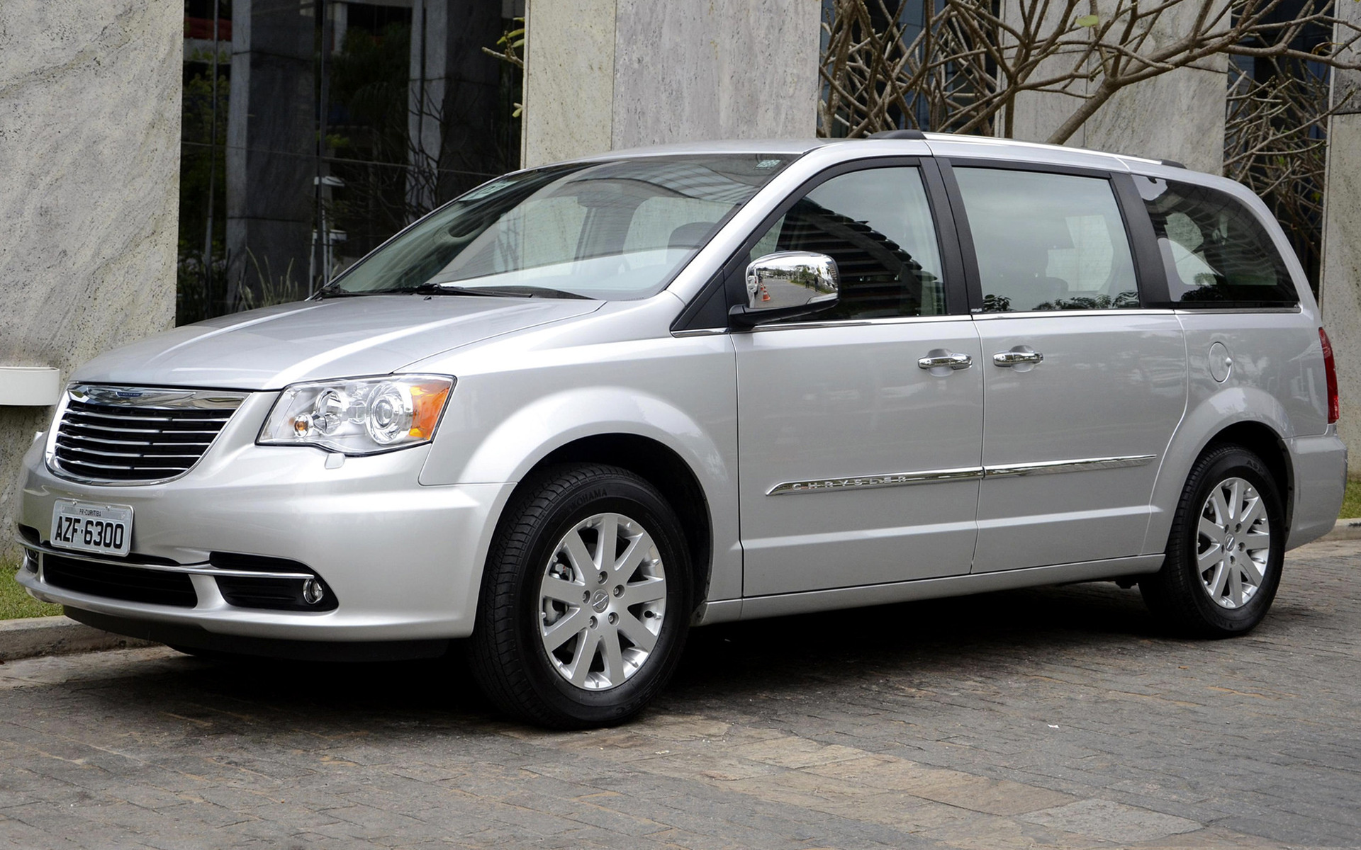 Chrysler Voyager, Family minivan, Comfortable seating, Ample storage, 1920x1200 HD Desktop