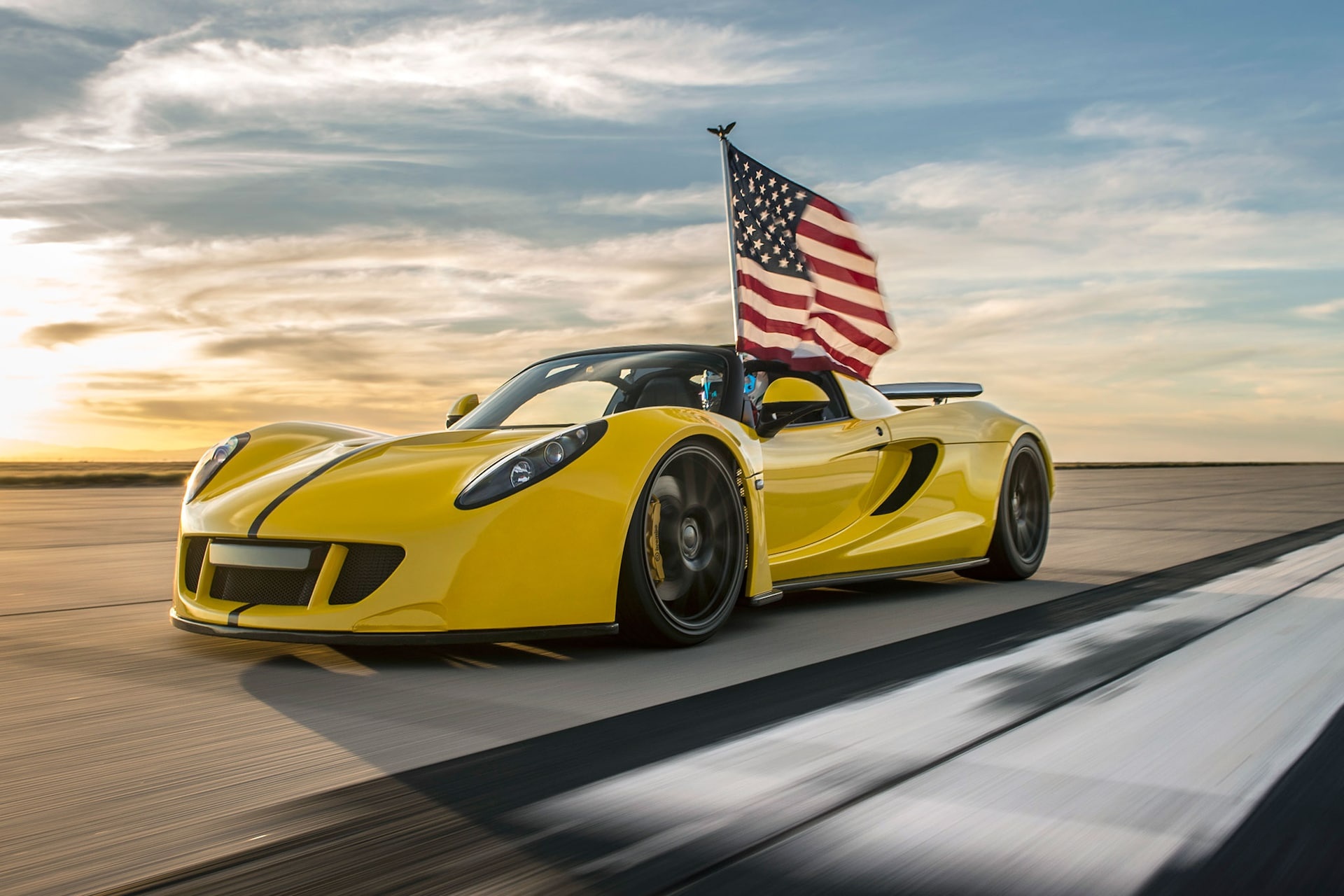 Venom GT Spyder and American Flag, Hennessey Venom Wallpaper, 1920x1280 HD Desktop