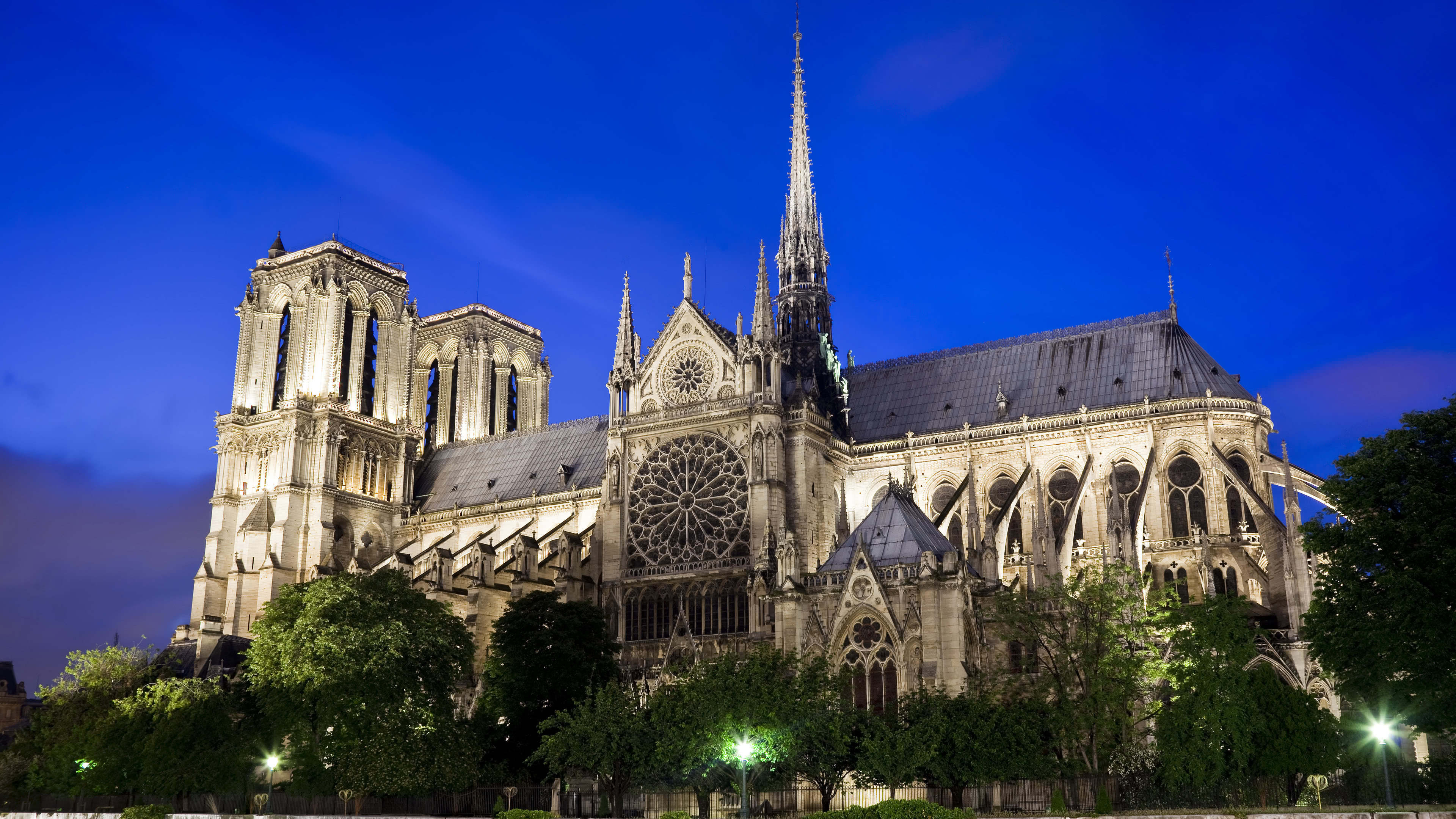 Cathedrale Notre Dame, Parisian gem, UHD 4K wallpaper, Iconic French landmark, 3840x2160 4K Desktop