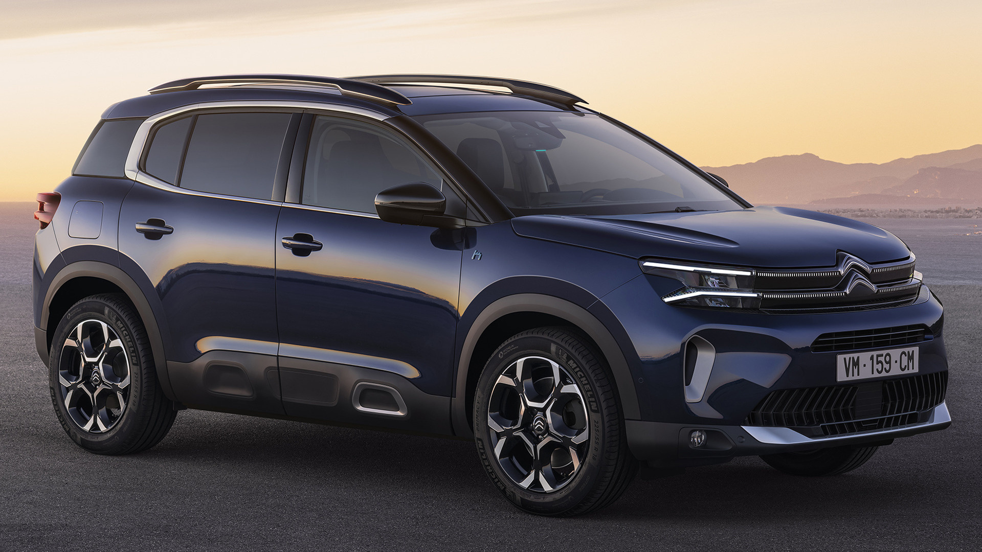 Citroen C5 Aircross, Hybrid version, Eco-friendly drive, Fuel efficiency, 1920x1080 Full HD Desktop