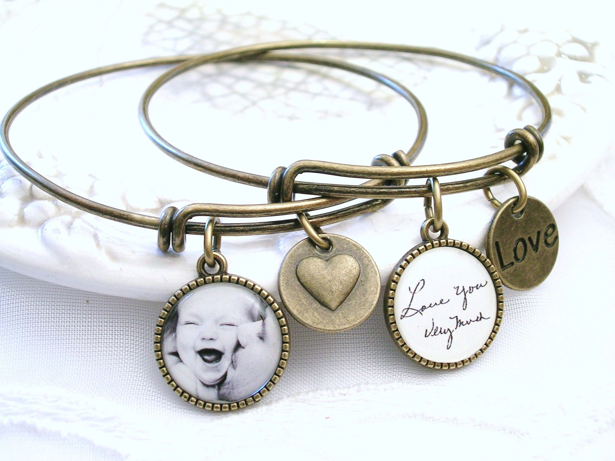 Memory charms, Charm Bracelet Wallpaper, 2050x1540 HD Desktop