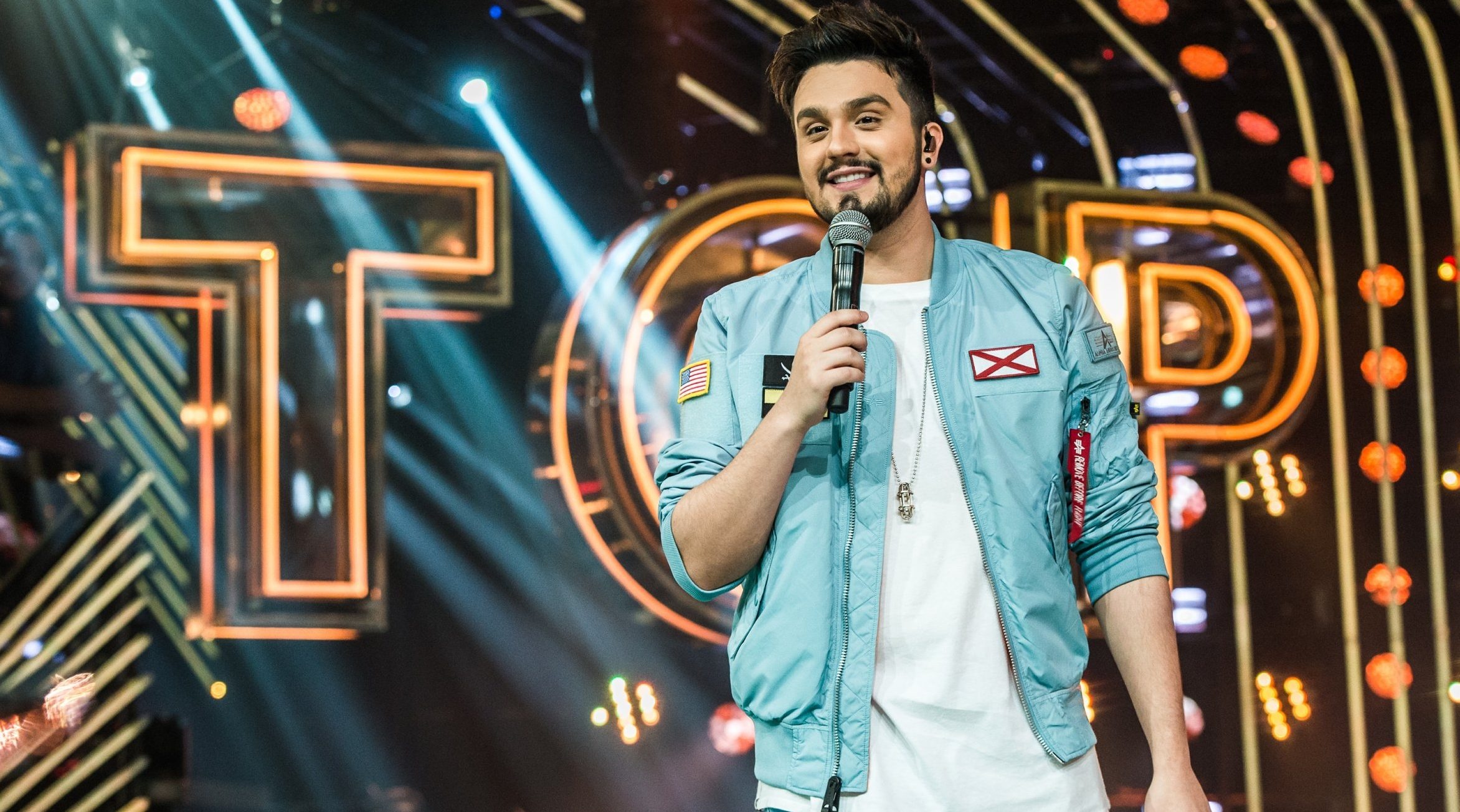 Luan Santana, Musical transformation, Captivating performances, Brazilian superstar, 2350x1310 HD Desktop