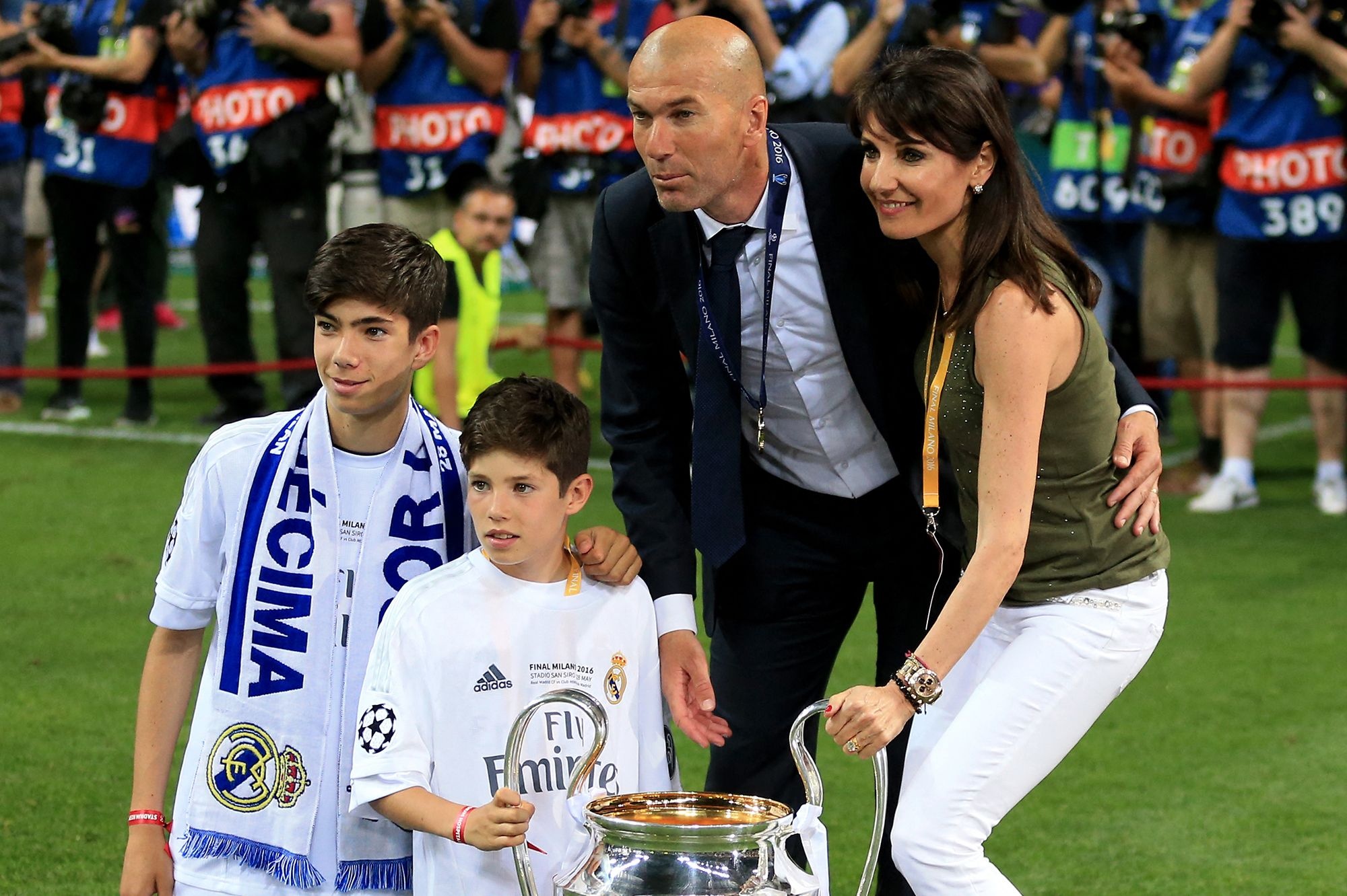 Zinedine Zidane, Véronique Zidane, UEFA Champions League trophy, 2016 UEFA Champions League Final, HD Desktop wallpaper