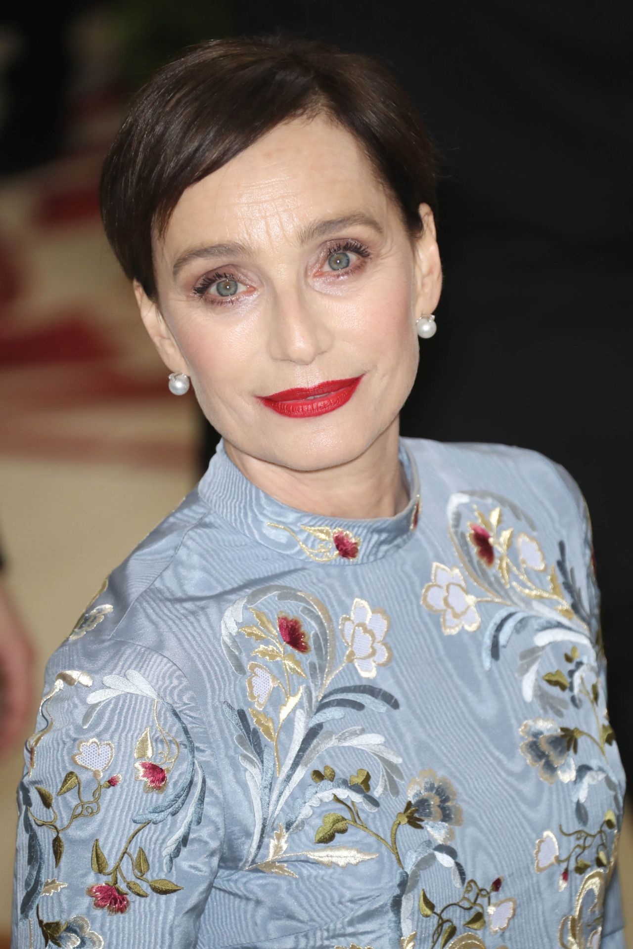 Kristin Scott Thomas, Met Gala appearance, Fashion icon, Red carpet elegance, 1280x1920 HD Phone