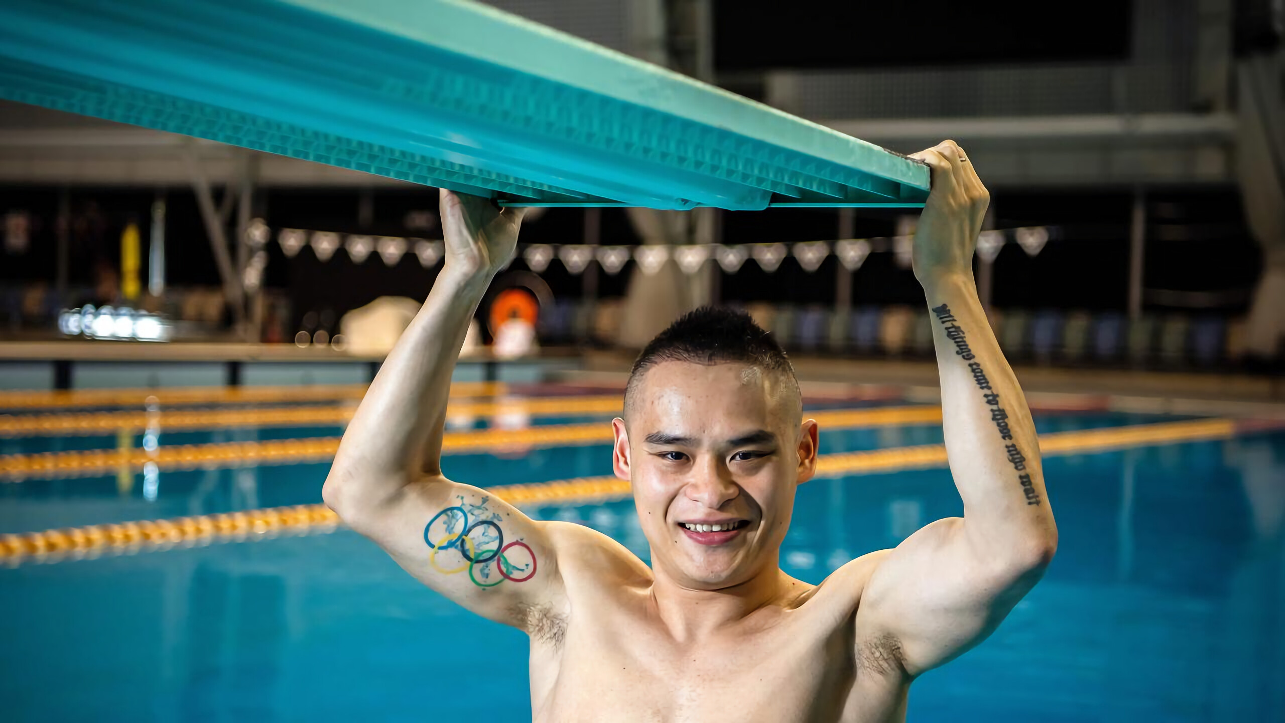 Li Shixin, Uneven bars specialist, Spectacular releases, Strength and grace, 2560x1440 HD Desktop