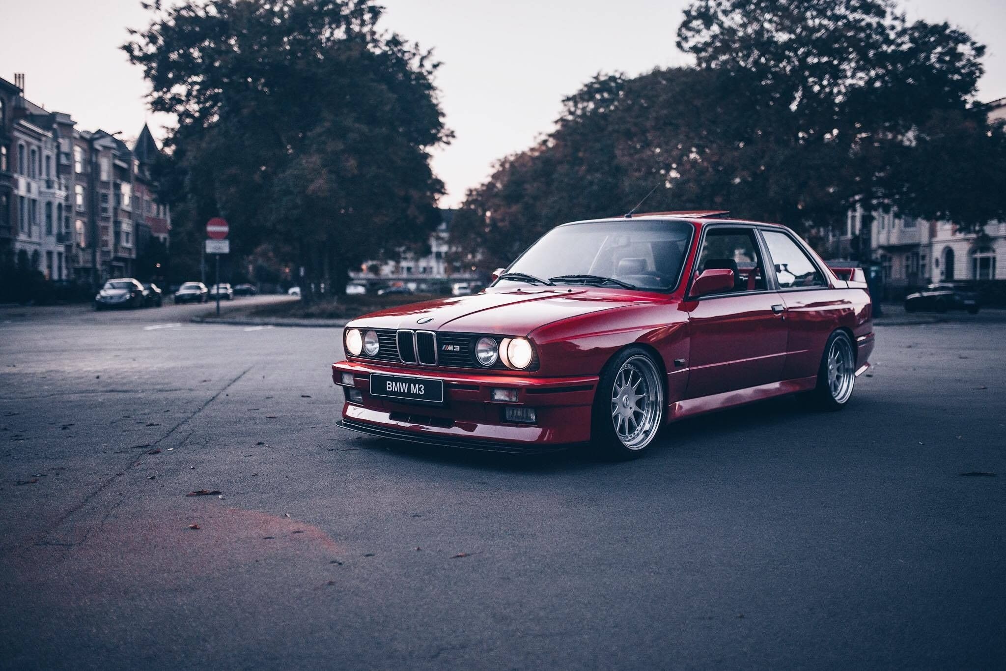 red BMW M3 E30, BMW M3 license plate, urban street intersection, HD Desktop wallpaper