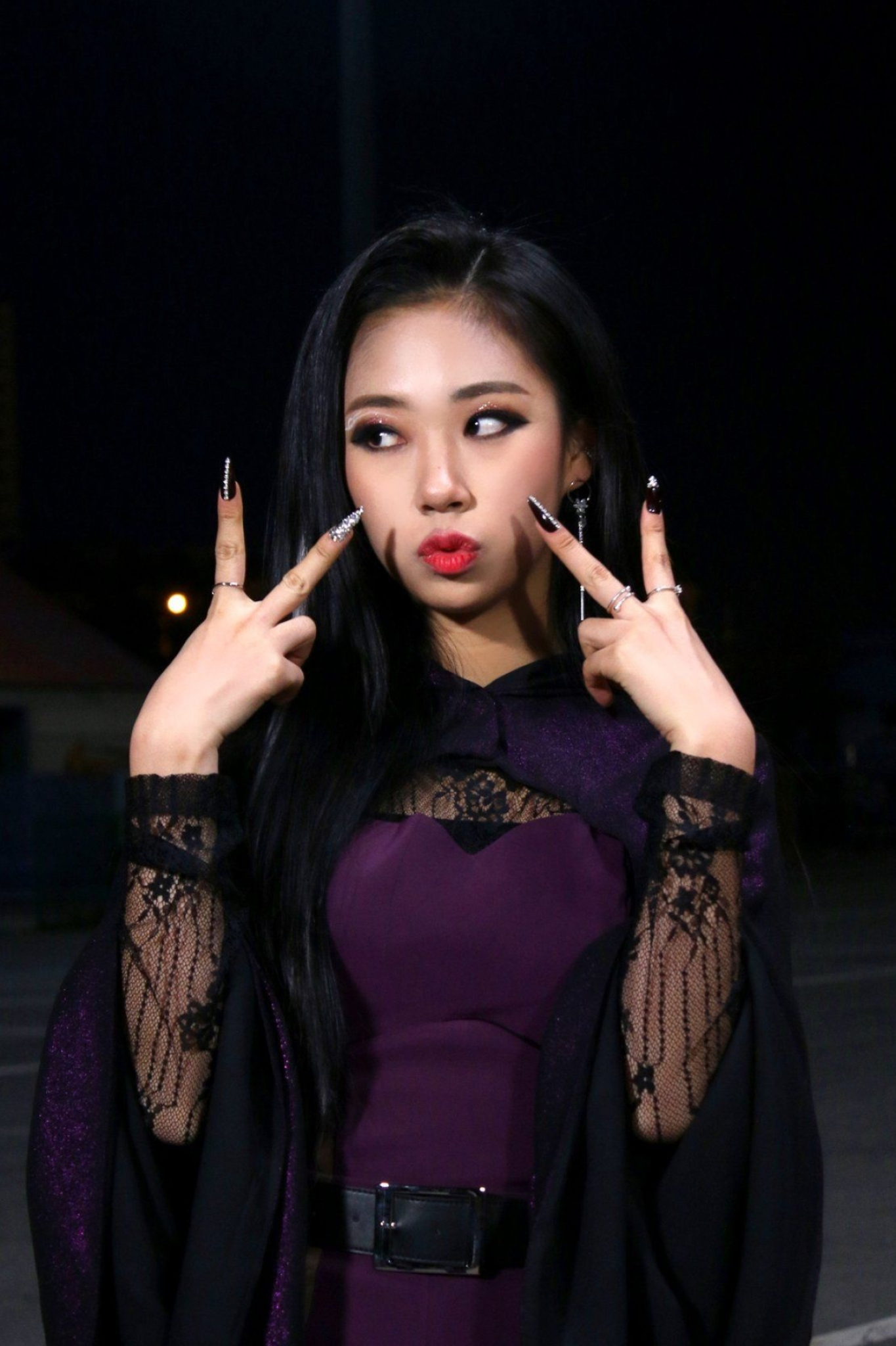 Purple Kiss, Purple Kiss pins, Accessory trend, 1370x2050 HD Phone