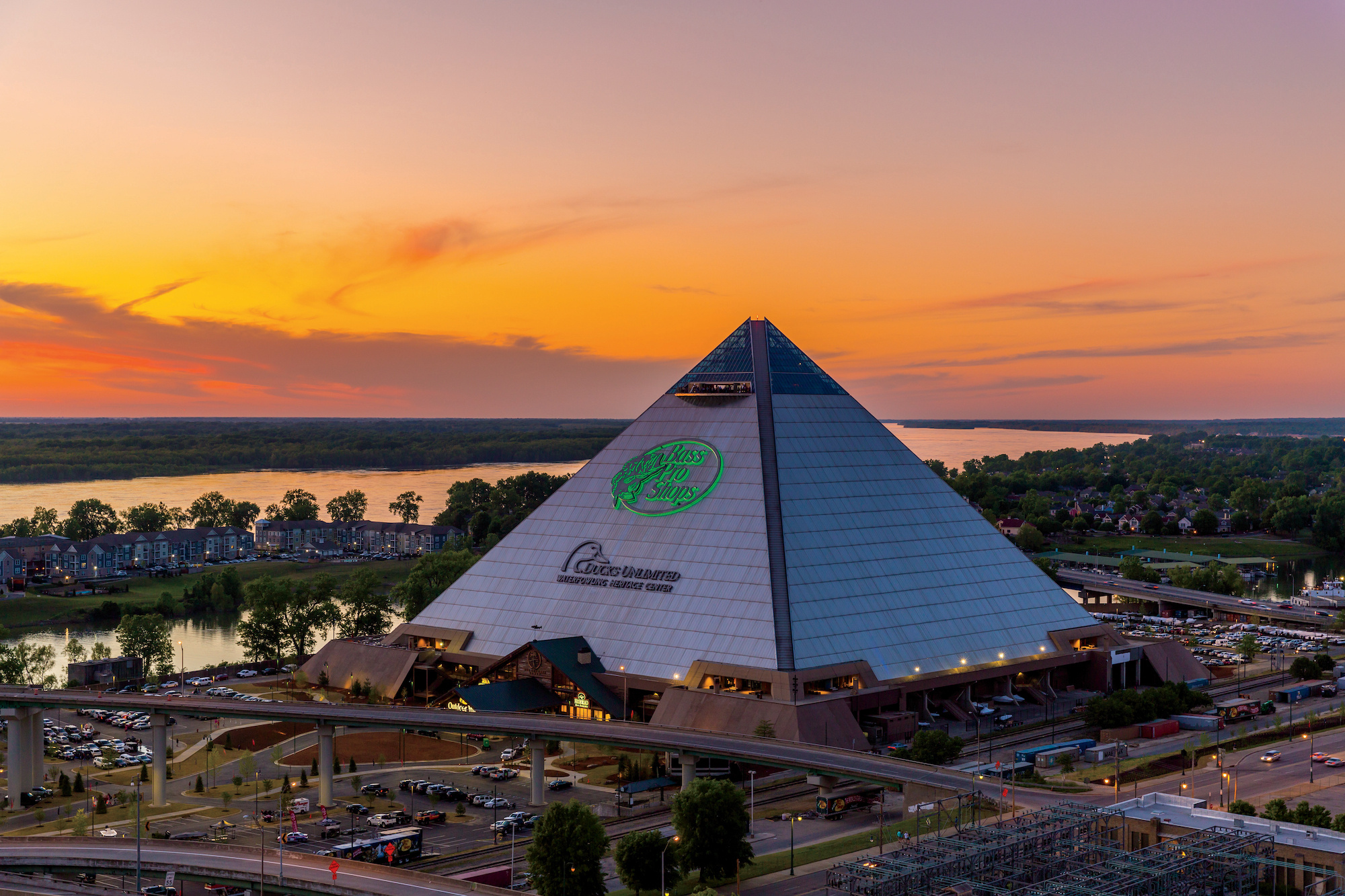 Memphis travels, iconic Memphis pyramid, Atlanta Magazine, stay and play, 2000x1340 HD Desktop