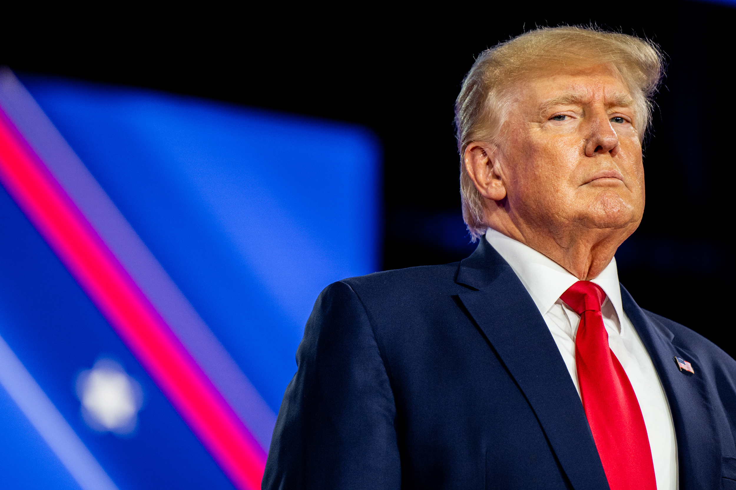 Donald Trump, US flag lapel pin, dark blue suit, HD Desktop wallpaper