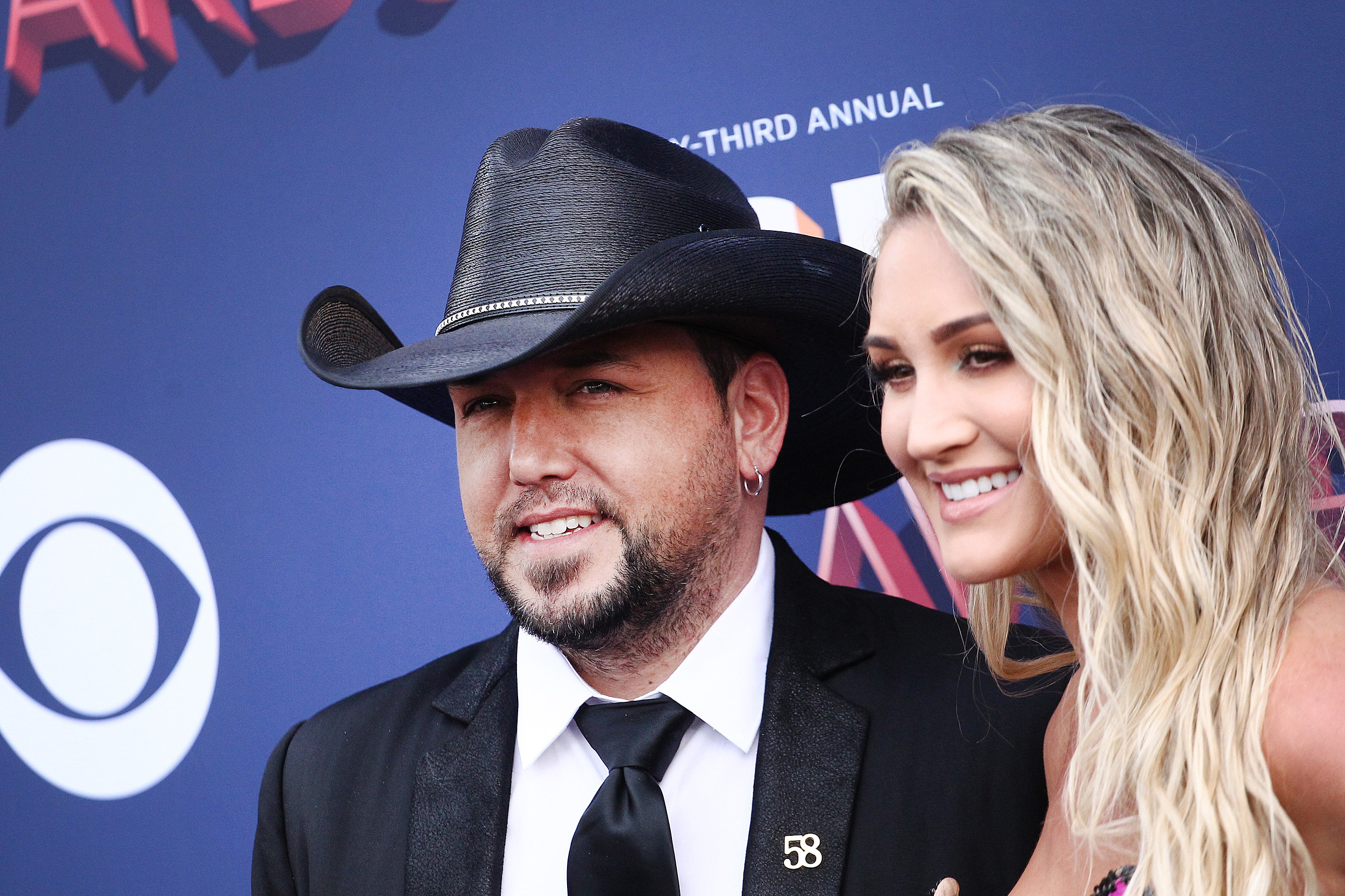 Jason Aldean, Brittany Kerr, Heartwarming love story, Country music couple, 2500x1670 HD Desktop