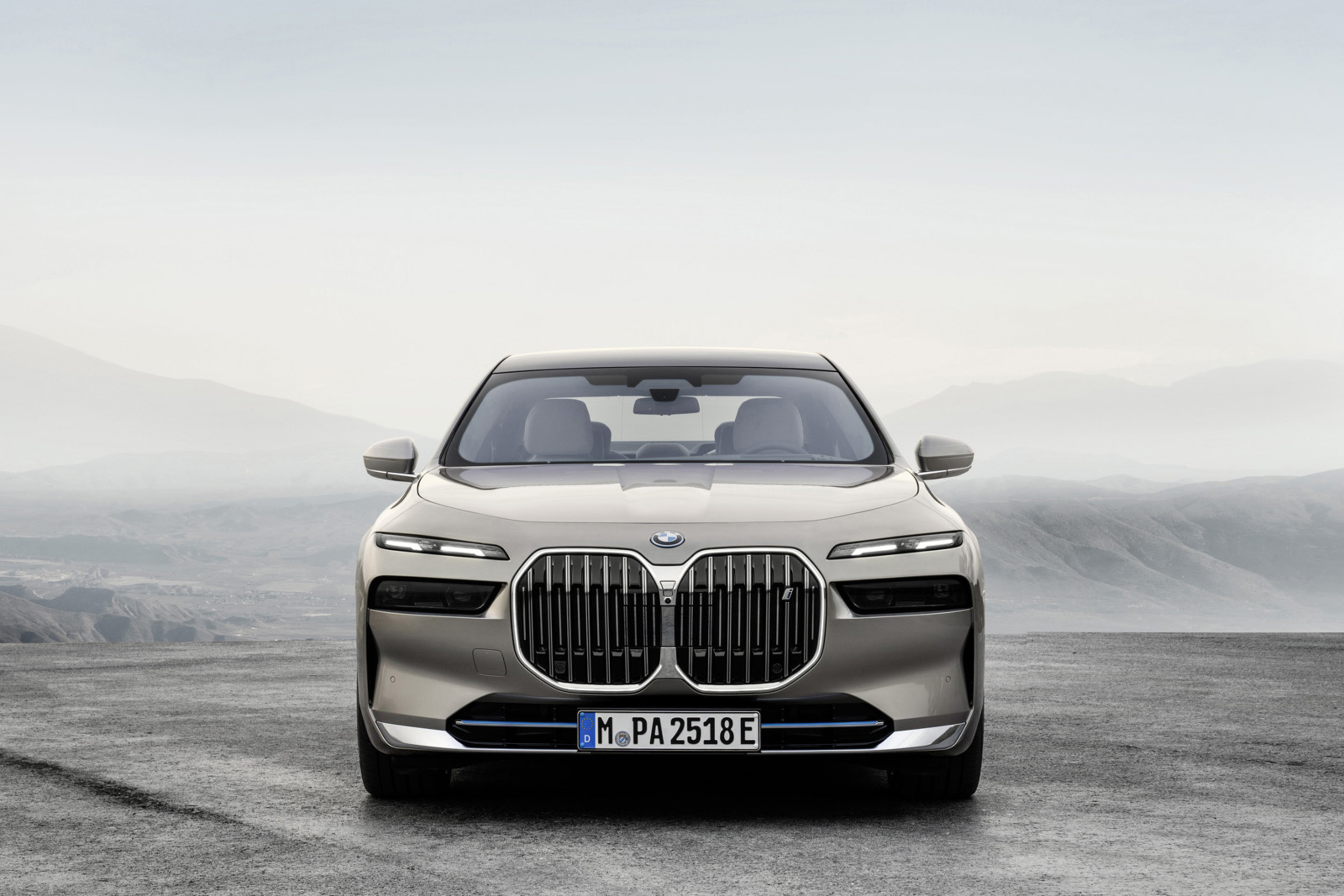BMW i7, Redesigned, Electric, Automotive, Innovation, 2880x1920 HD Desktop