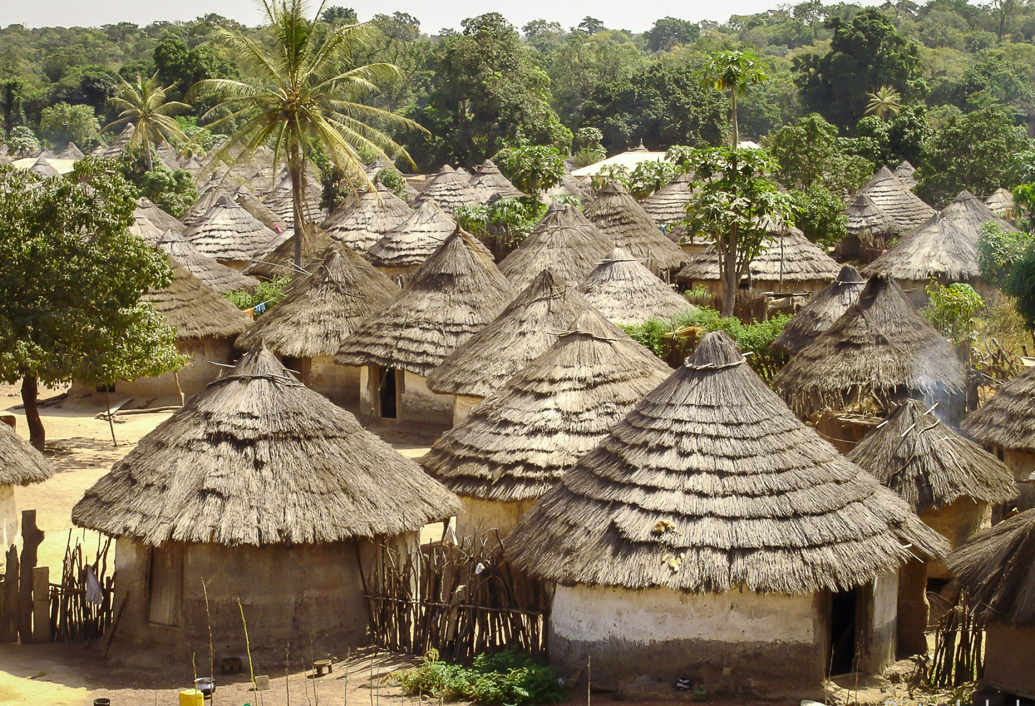 Guinea village, Guinea pistenkuh, Guinea landscape, Guinea houses, 2100x1440 HD Desktop