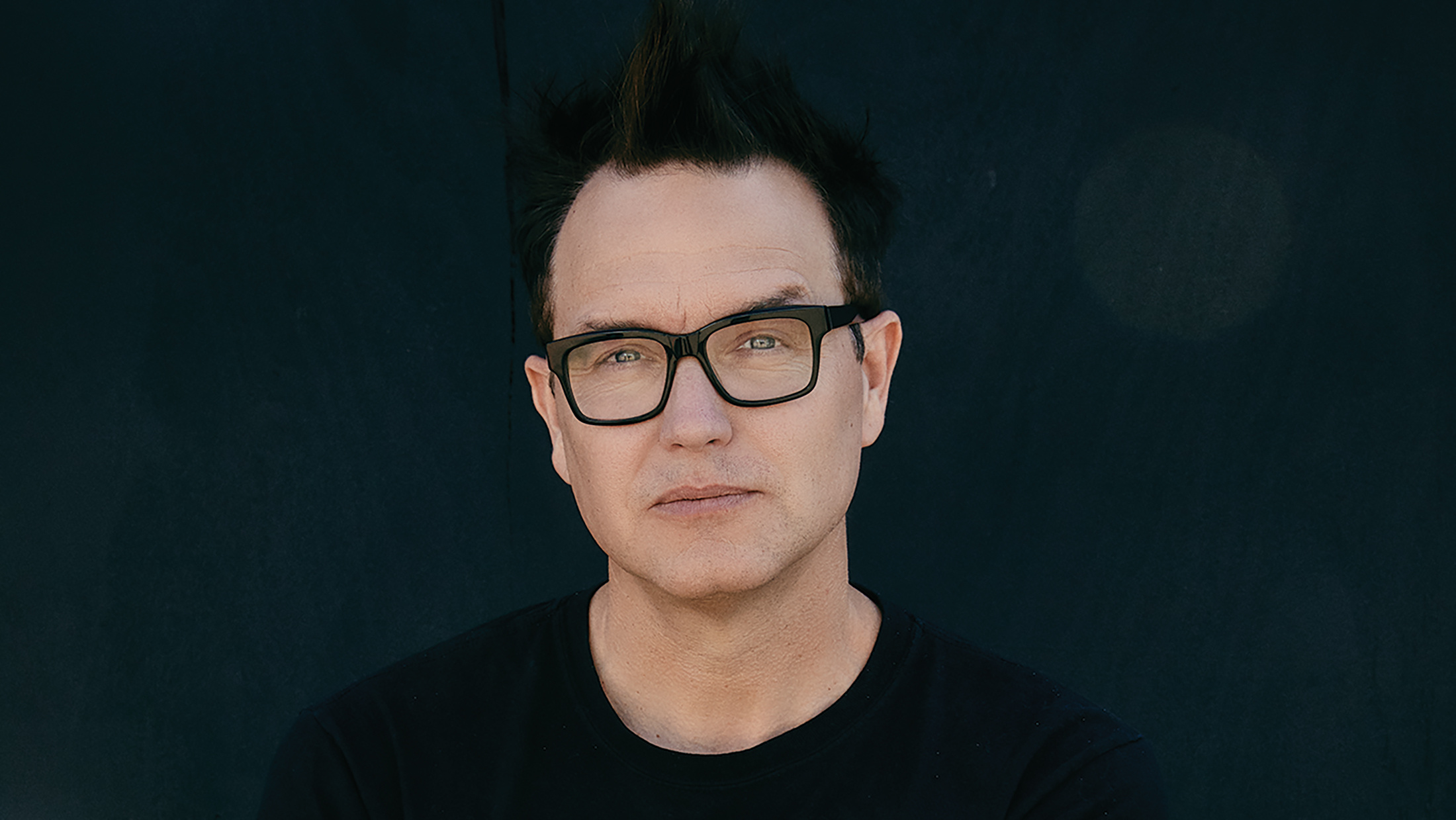 Mark Hoppus, blink 182 guitarist, doctor's text, 2200x1240 HD Desktop