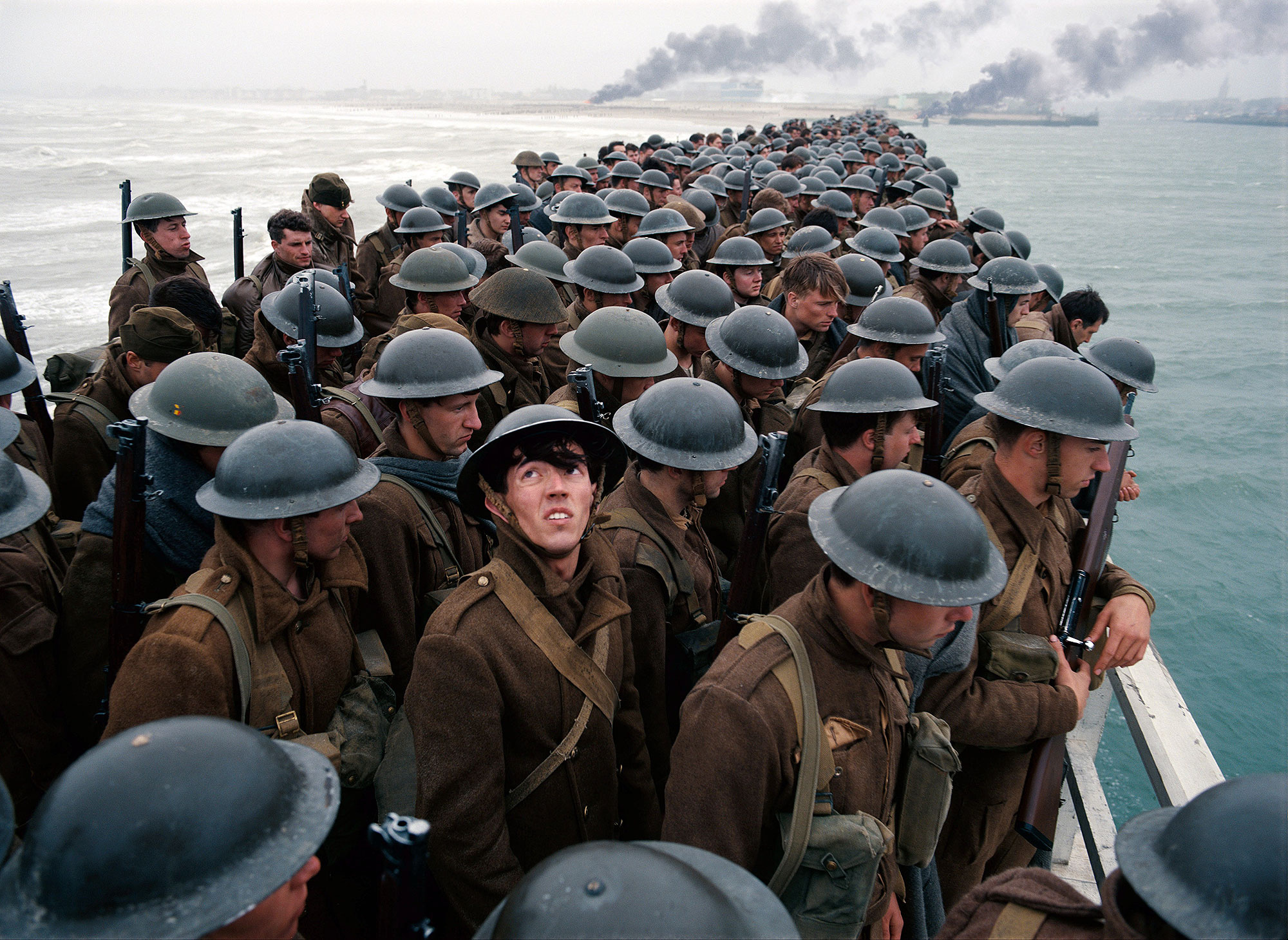 Dunkirk 2017, Waiting for salvation, Gripping scene, Mesmerizing visuals, 2000x1460 HD Desktop