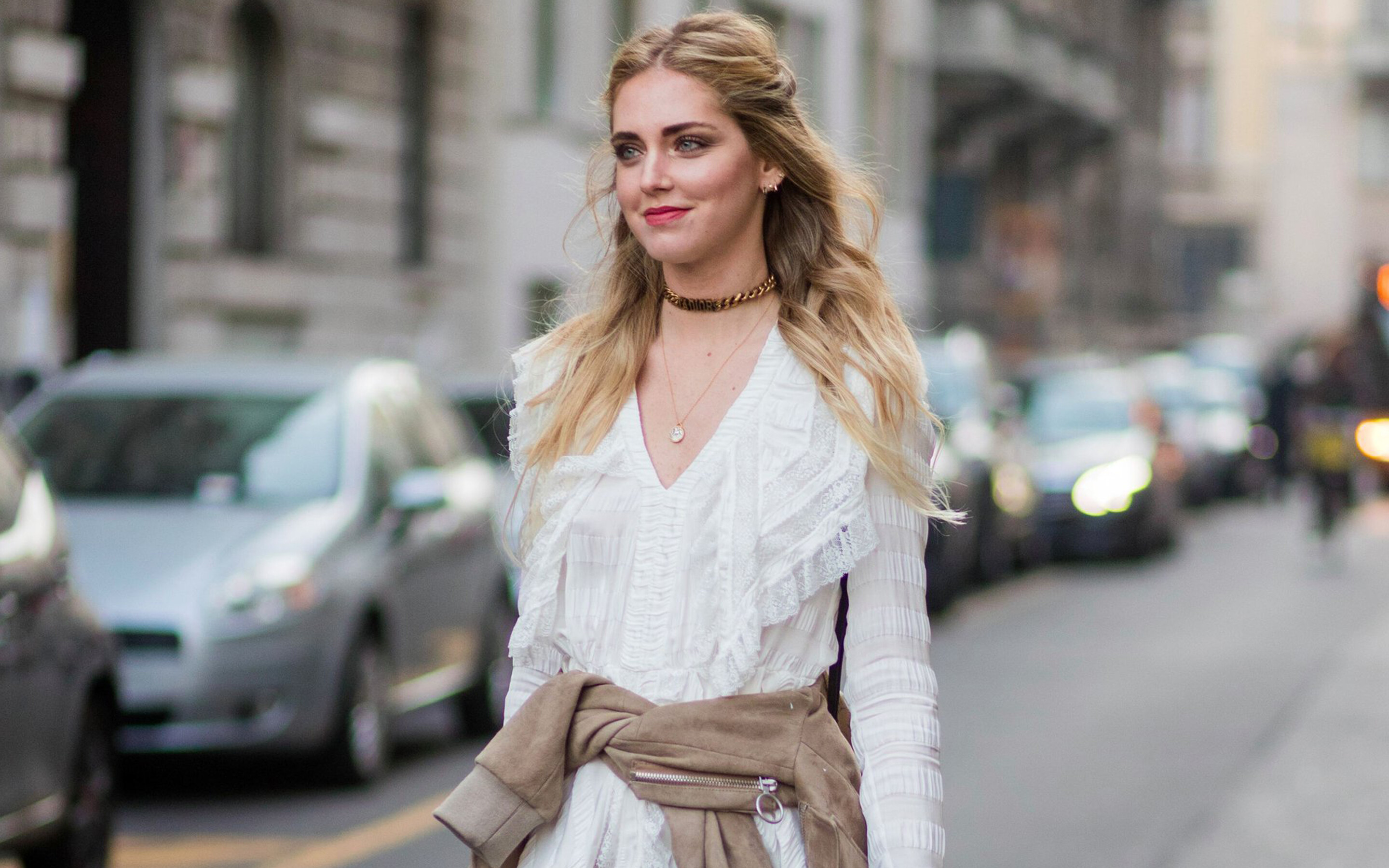 Chiara Ferragni, Photoshoot beauty, White dress elegance, Italian fashion, 2880x1800 HD Desktop