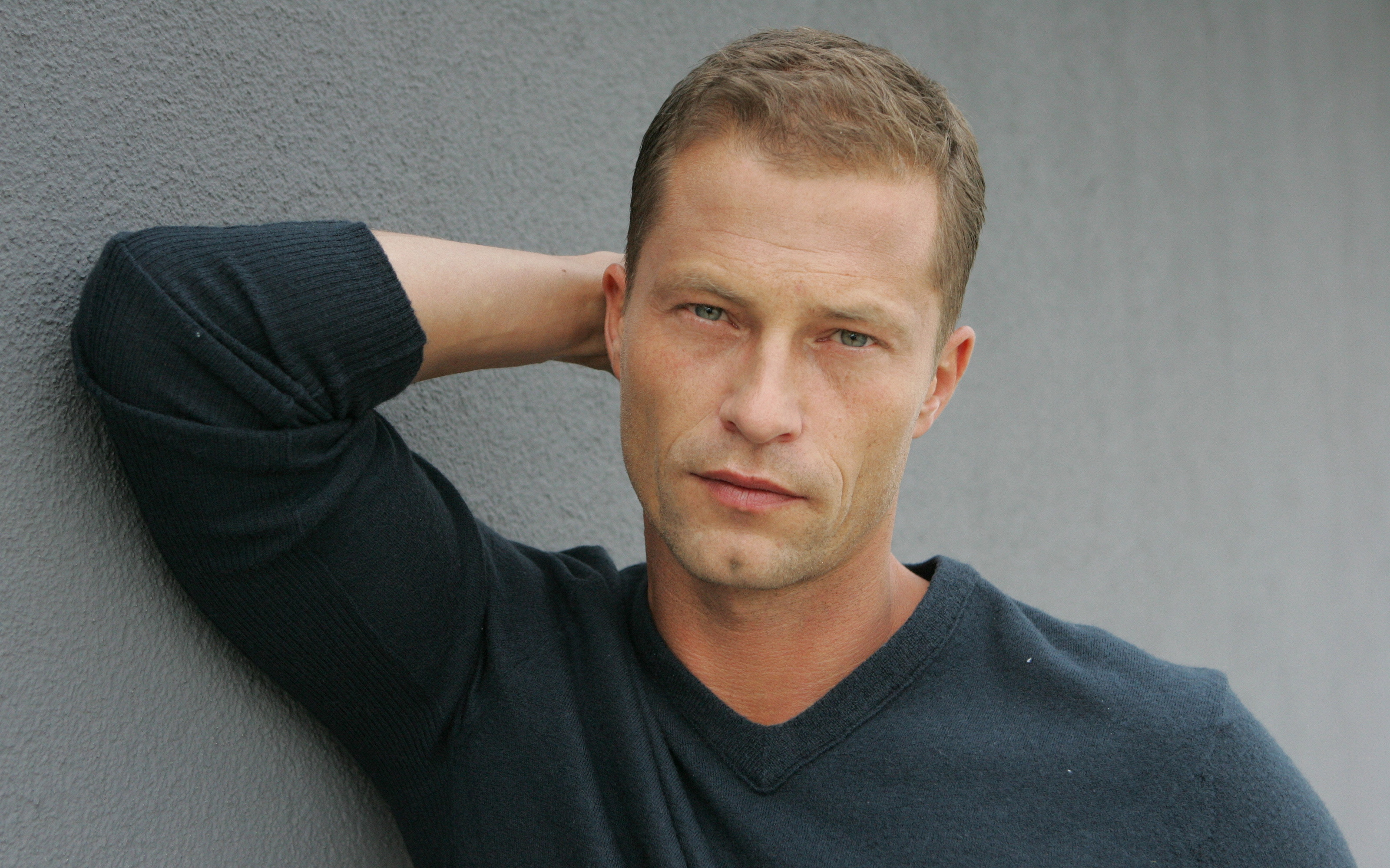 Til Schweiger, HD wallpaper, Versatile performer, Captivating presence, 3200x2000 HD Desktop