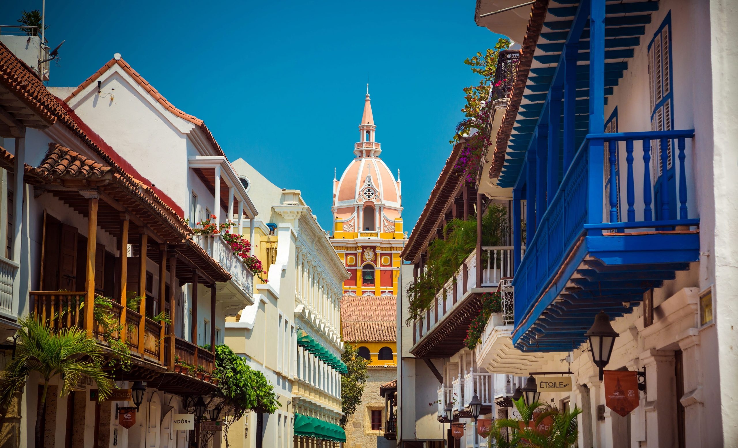 Cartagena, Colombia trip, Caribbean architecture, Exotic ambiance, 2560x1560 HD Desktop