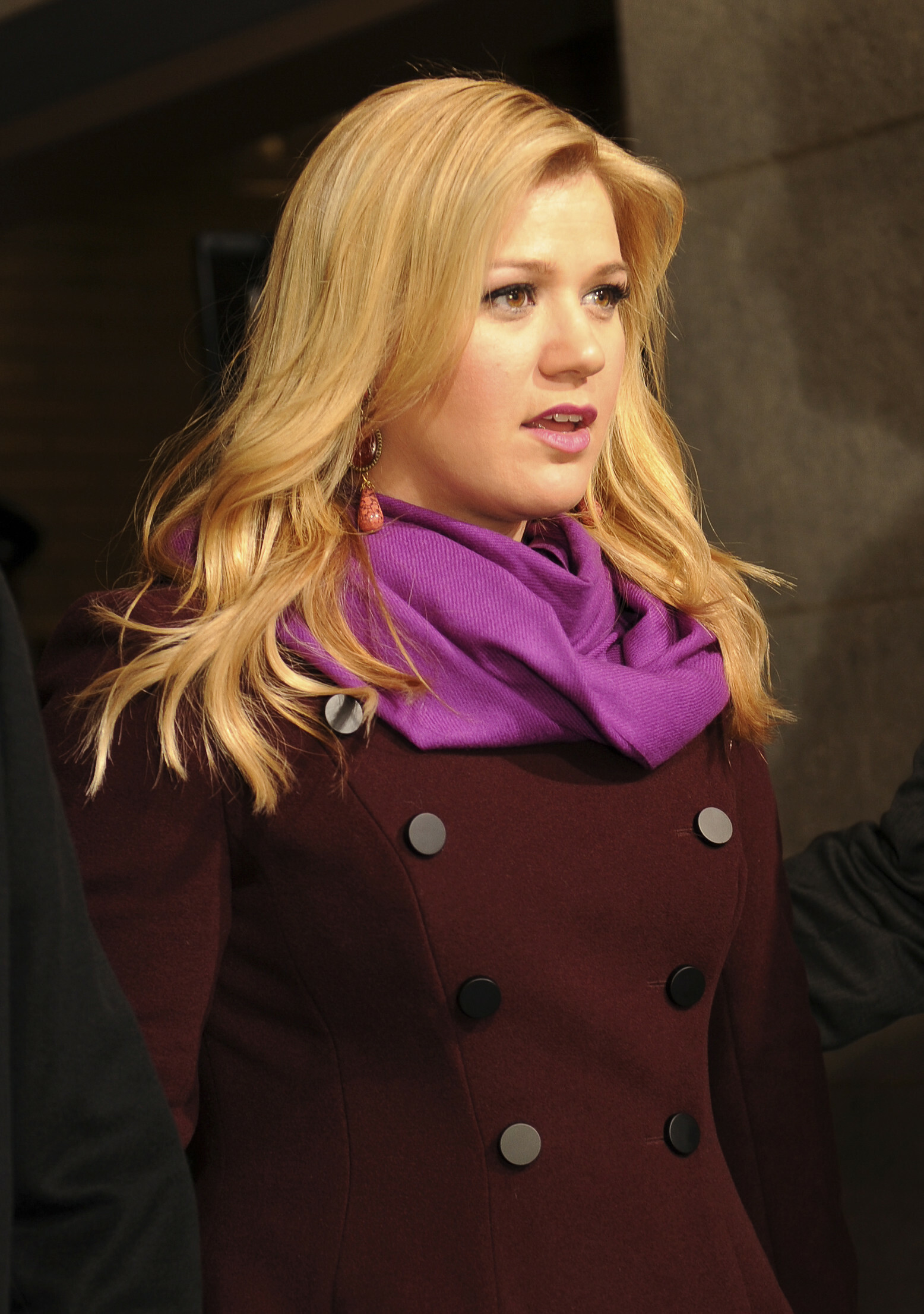 Kelly Clarkson, Wallpapers, Background pictures, 1560x2220 HD Phone
