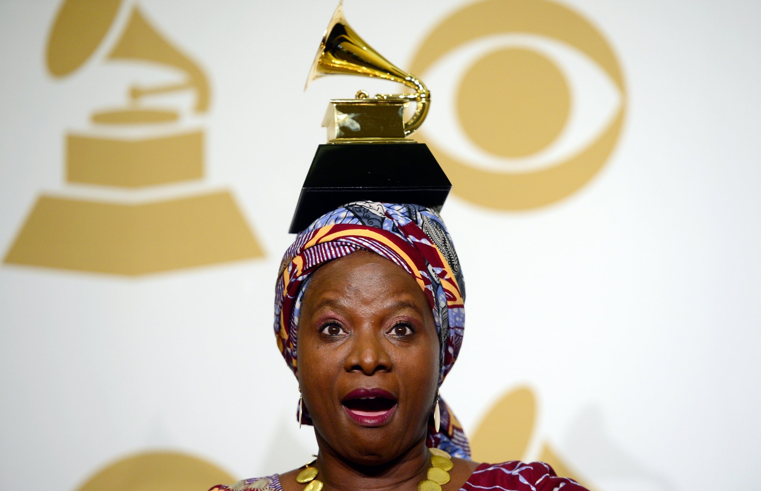 Angelique Kidjo (Music), Educational impact, Africa's voice, Singing for change, 2500x1620 HD Desktop