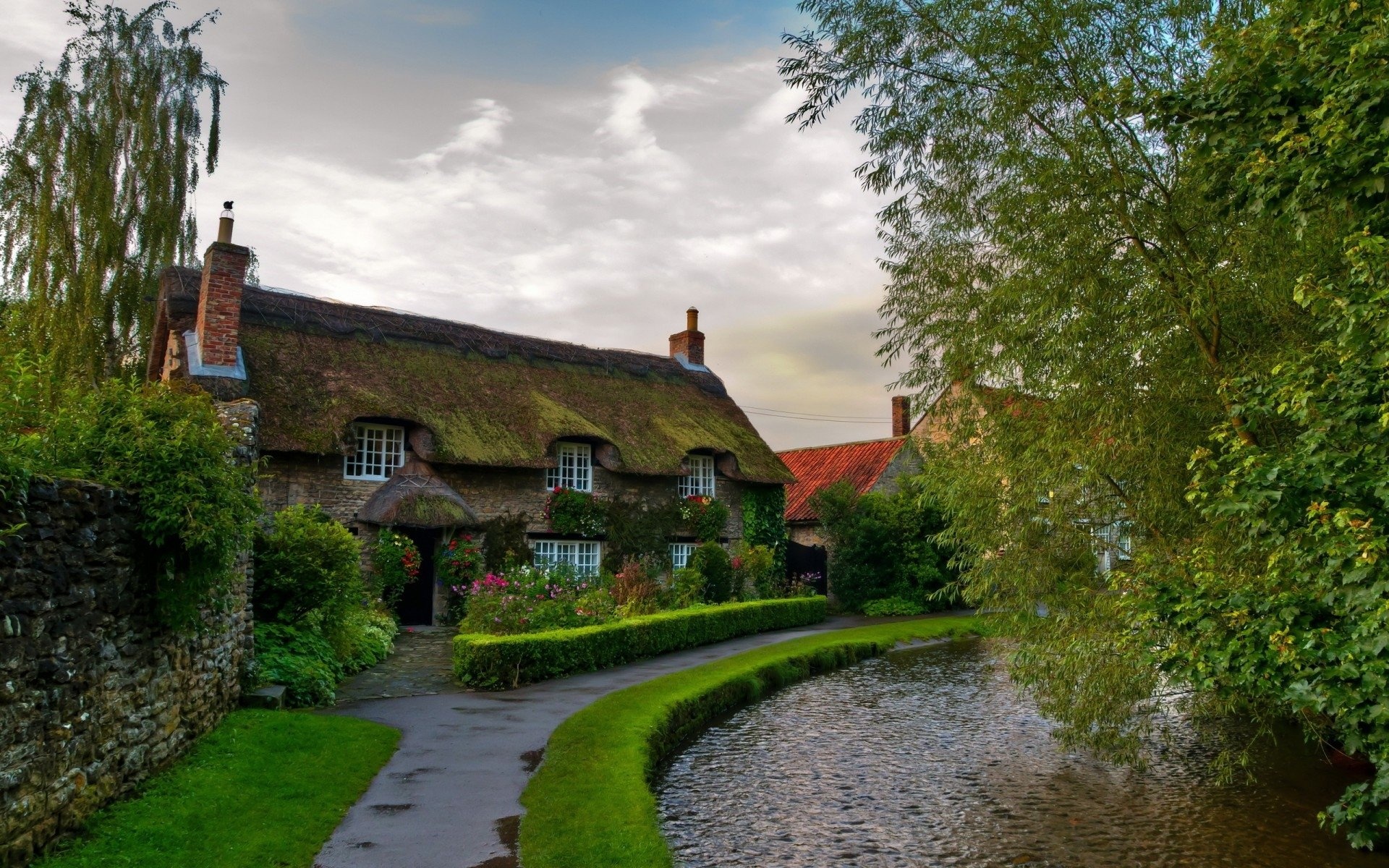 House on river in England, Tranquil setting, Natural beauty, Serenity captured, 1920x1200 HD Desktop