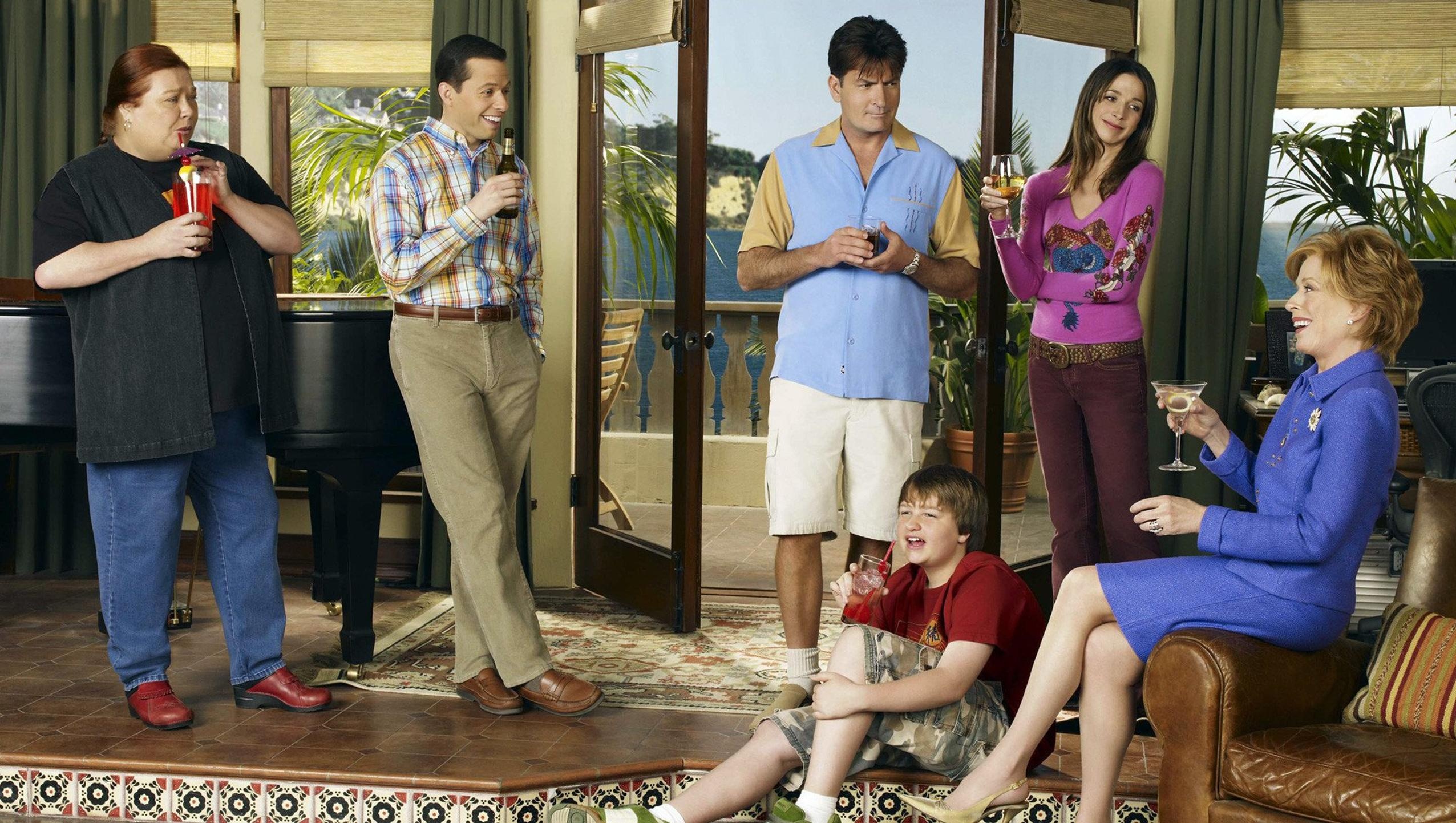 Hilarious sitcom, Charlie Sheen, Jon Cryer, Alan Harper, 2560x1450 HD Desktop