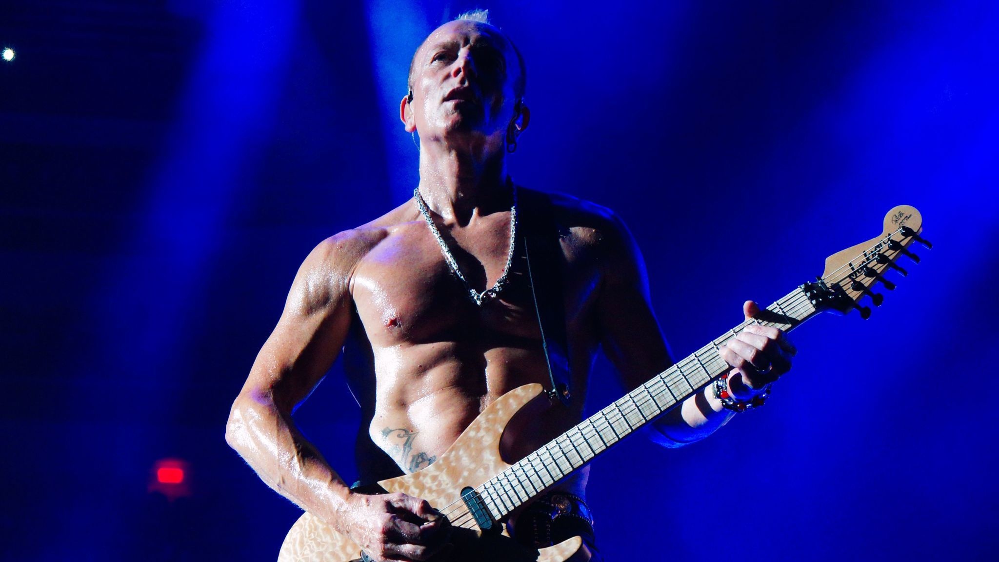 Phil Collen, Def Leppard guitarist, G3 tour, Chicago Tribune, 2050x1160 HD Desktop