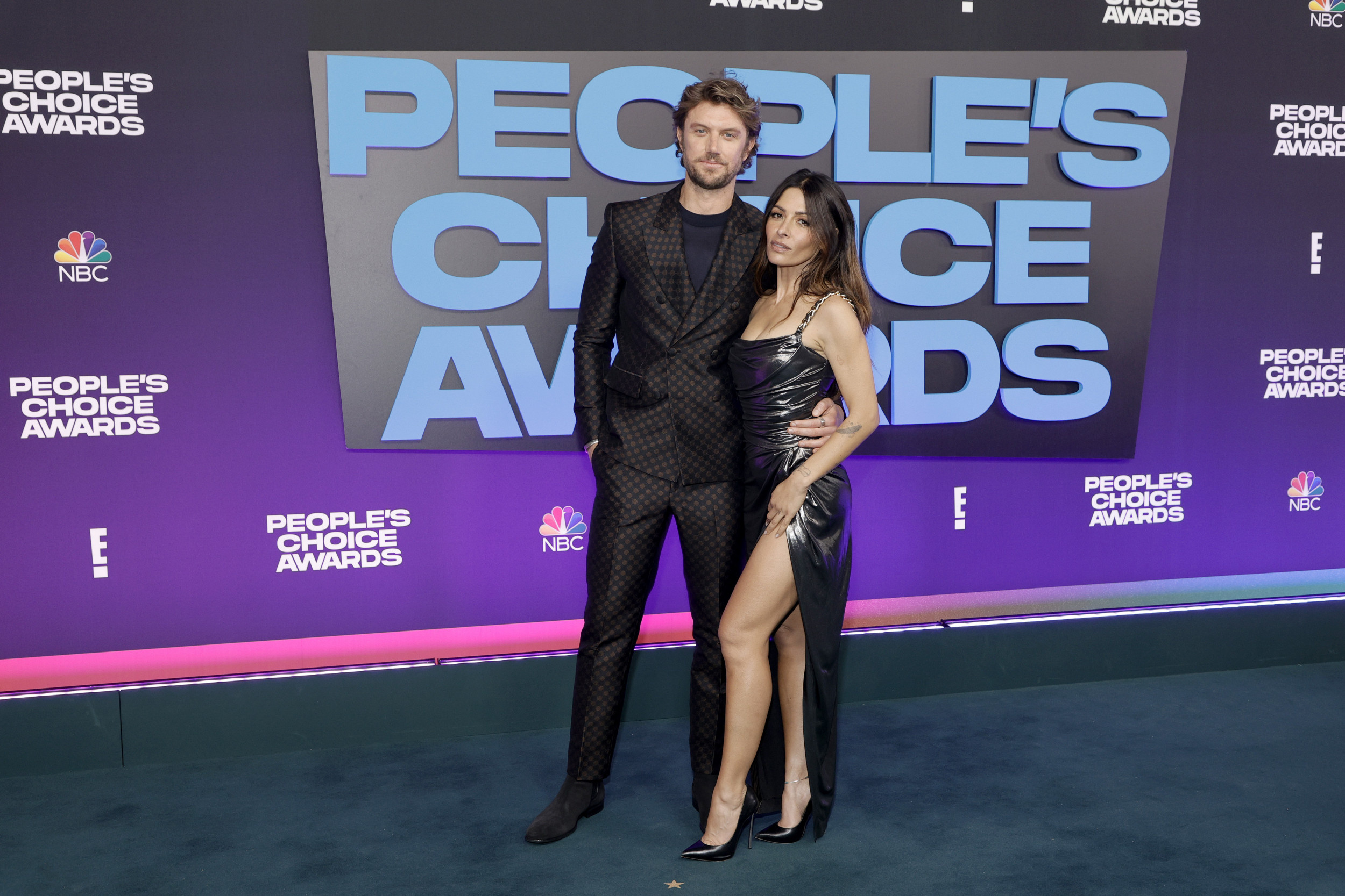 Sarah Shahi, People's Choice Awards, Couples, Red Carpet, 2500x1670 HD Desktop