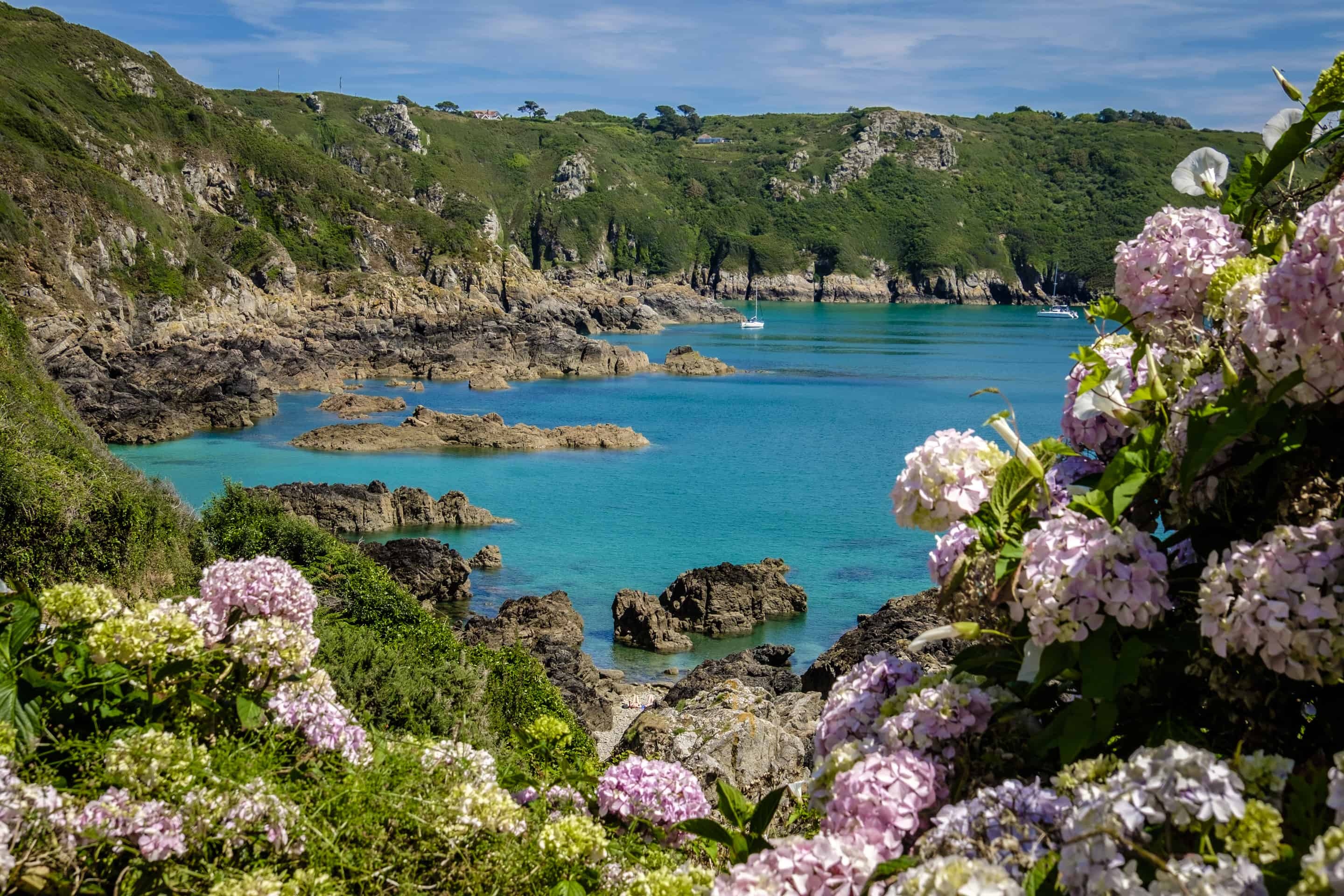 Guernsey Travels, Channel Islands, Seniors, Odyssey Traveller, 2880x1920 HD Desktop