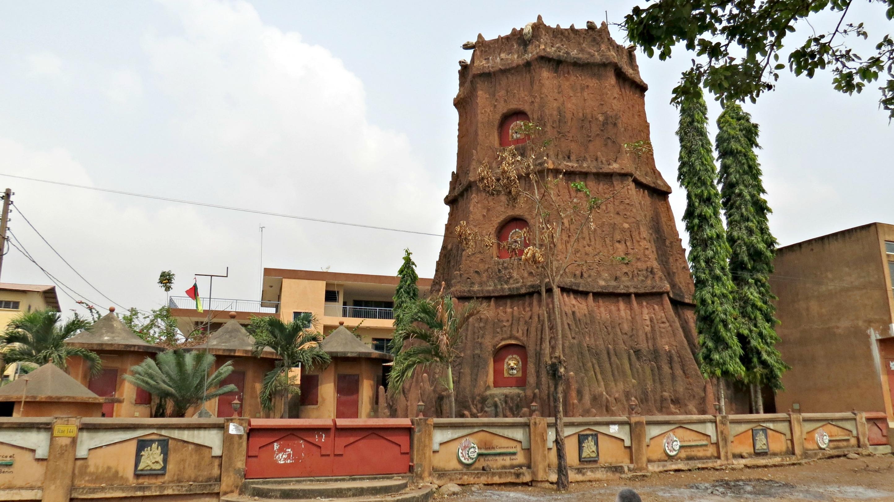 Porto-Novo, Benin architecture, Abessan temple, African influence, 2890x1630 HD Desktop