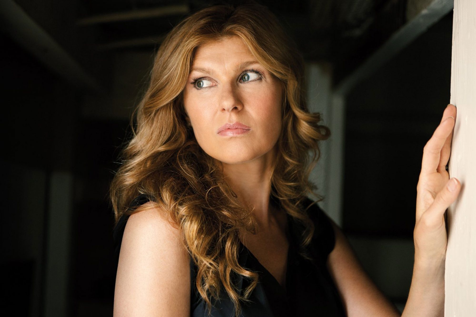 American Horror Story, Connie Britton, Murder House, EW, 2000x1340 HD Desktop