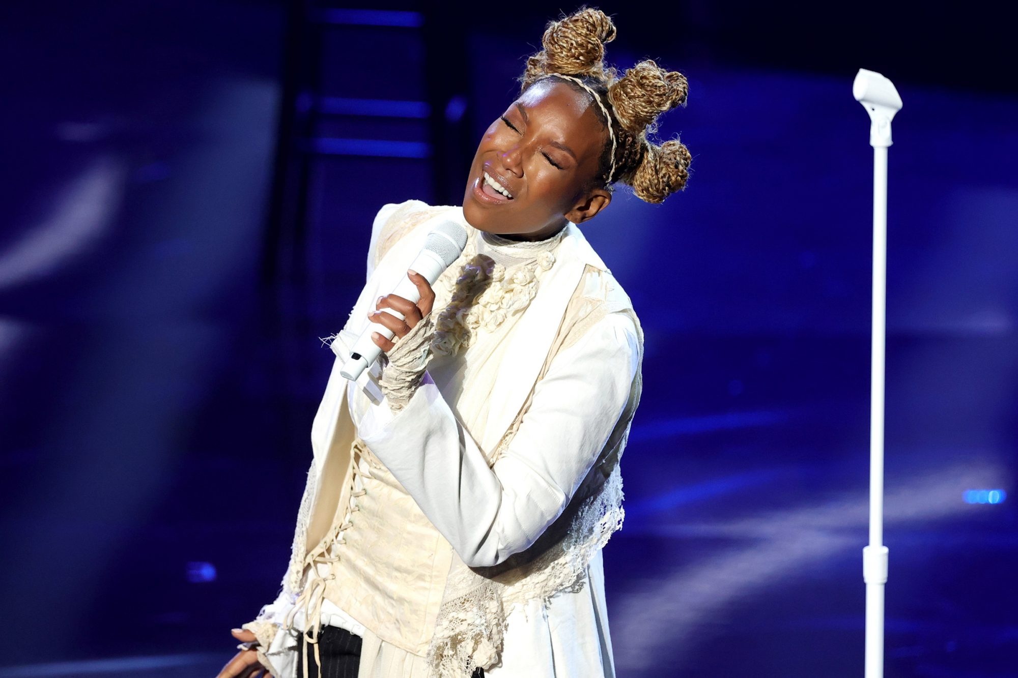 Brandy, Billboard Music Awards, B7 songs, Live performance, 2000x1340 HD Desktop