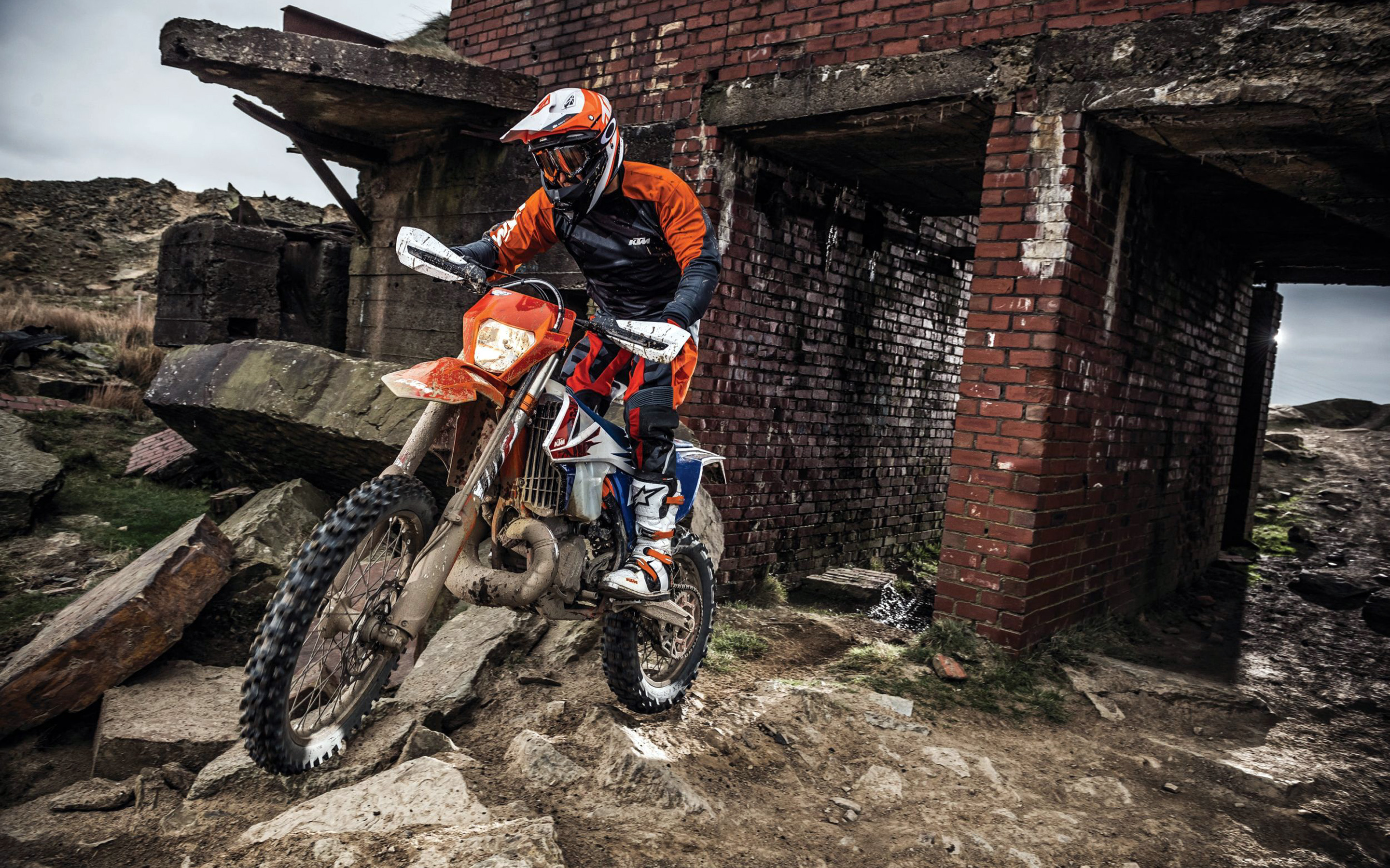 KTM 250 EXC, High-resolution wallpapers, Crossbike beauty, KTM TPI sixdays, 2880x1800 HD Desktop