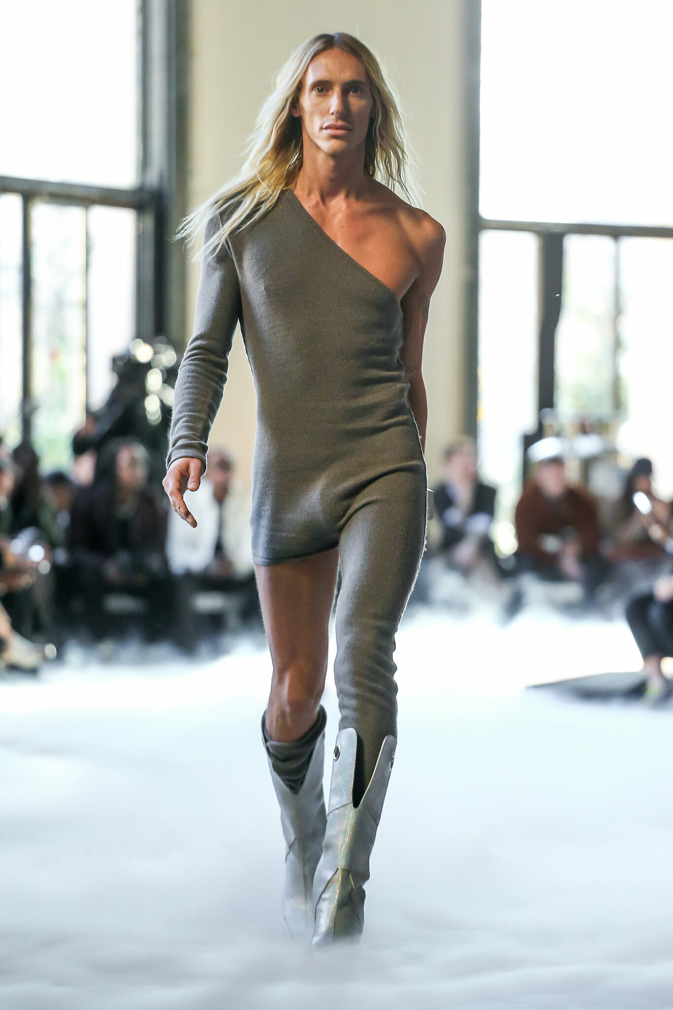 Rick Owens, Fall fashion, Runway looks, The New York Times, 1370x2050 HD Phone