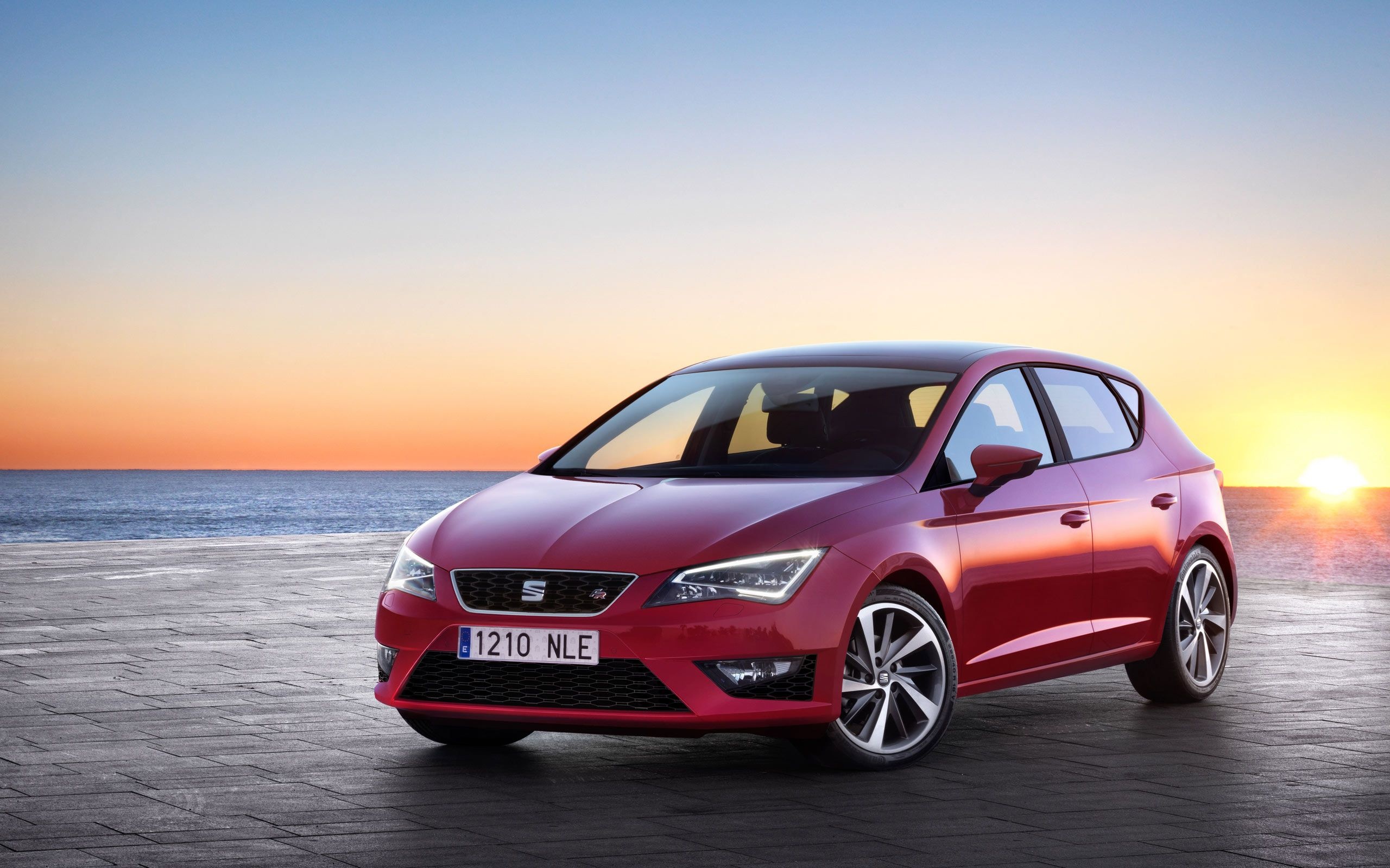 Hatchback 5-door, Seat Leon Wallpaper, 2560x1600 HD Desktop