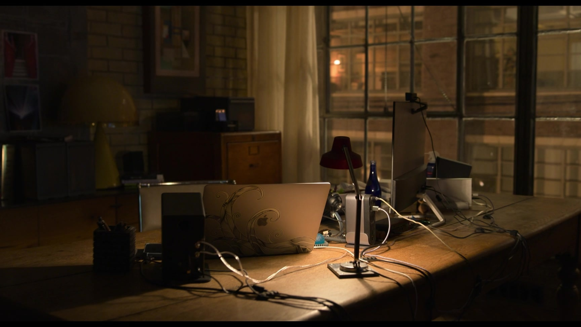 Kimi 2022 tech, Apple MacBook Pro, Zo Kravitz's laptop, Futuristic movie vibes, 1920x1080 Full HD Desktop