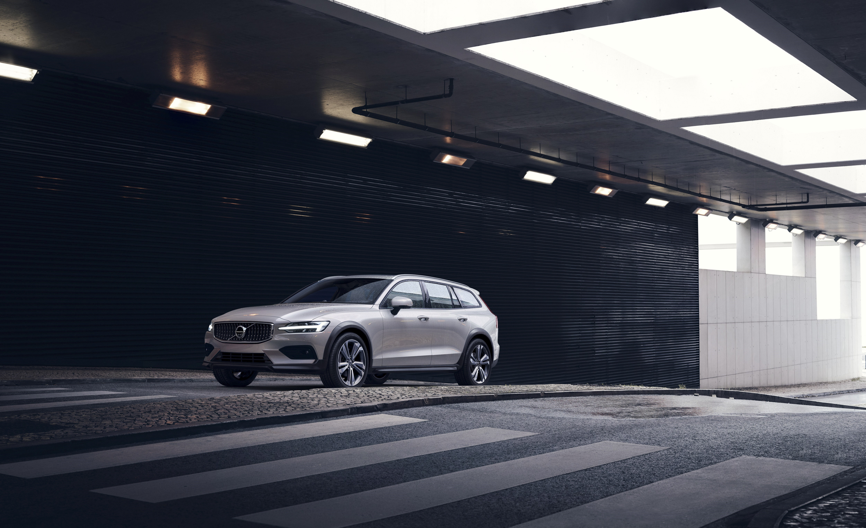 Volvo V60, Cross country edition, 2019 model, High-resolution wallpapers, 3000x1830 HD Desktop