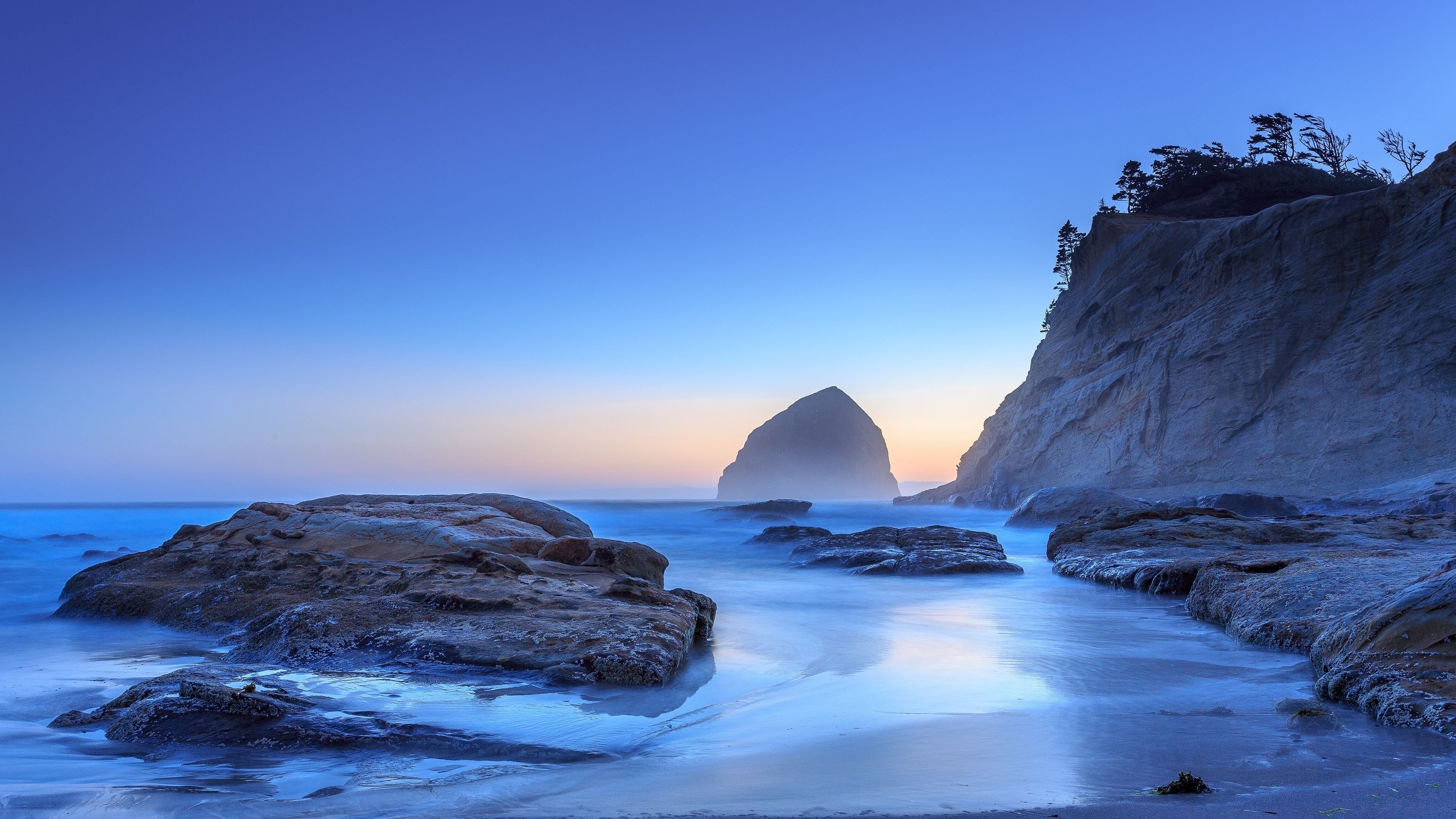Chief Kiwanda Rock, Cape Kiwanda sea cliff, blue hour rocky coast, 4K Desktop wallpaper