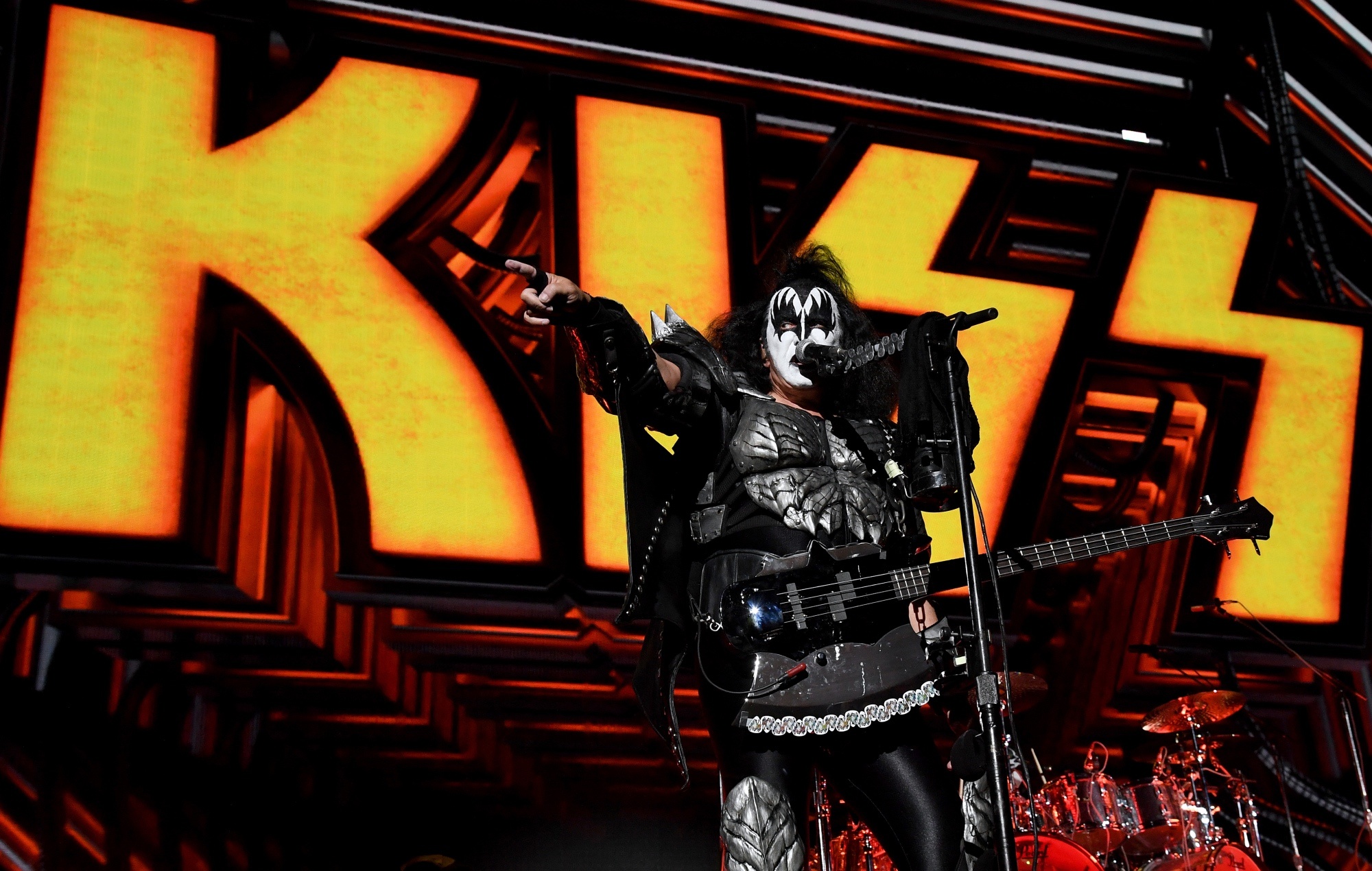 Gene Simmons, Accepting cryptocurrencies, 2000x1270 HD Desktop