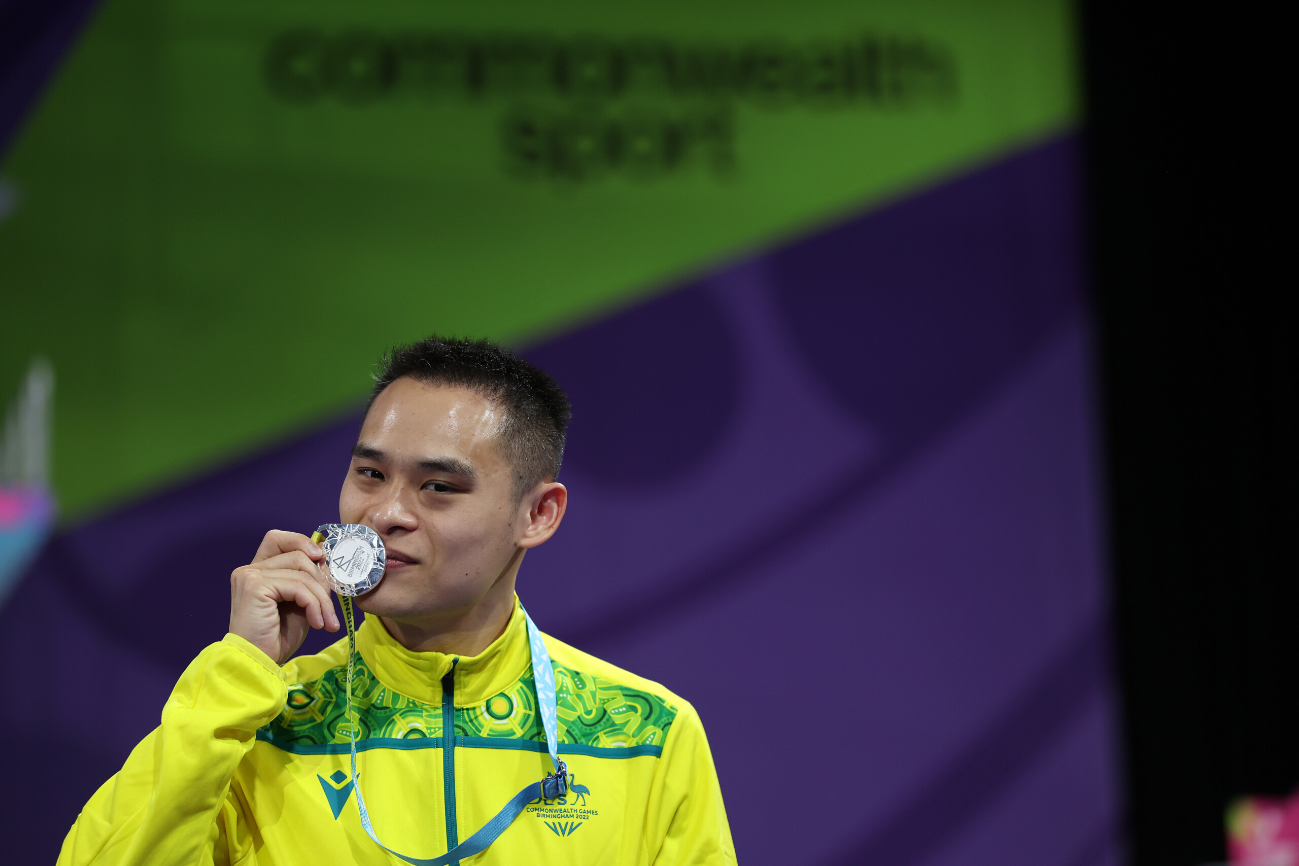 Li Shixin, Fencing prodigy, Lightning-fast attacks, Strategic duels, 2560x1710 HD Desktop