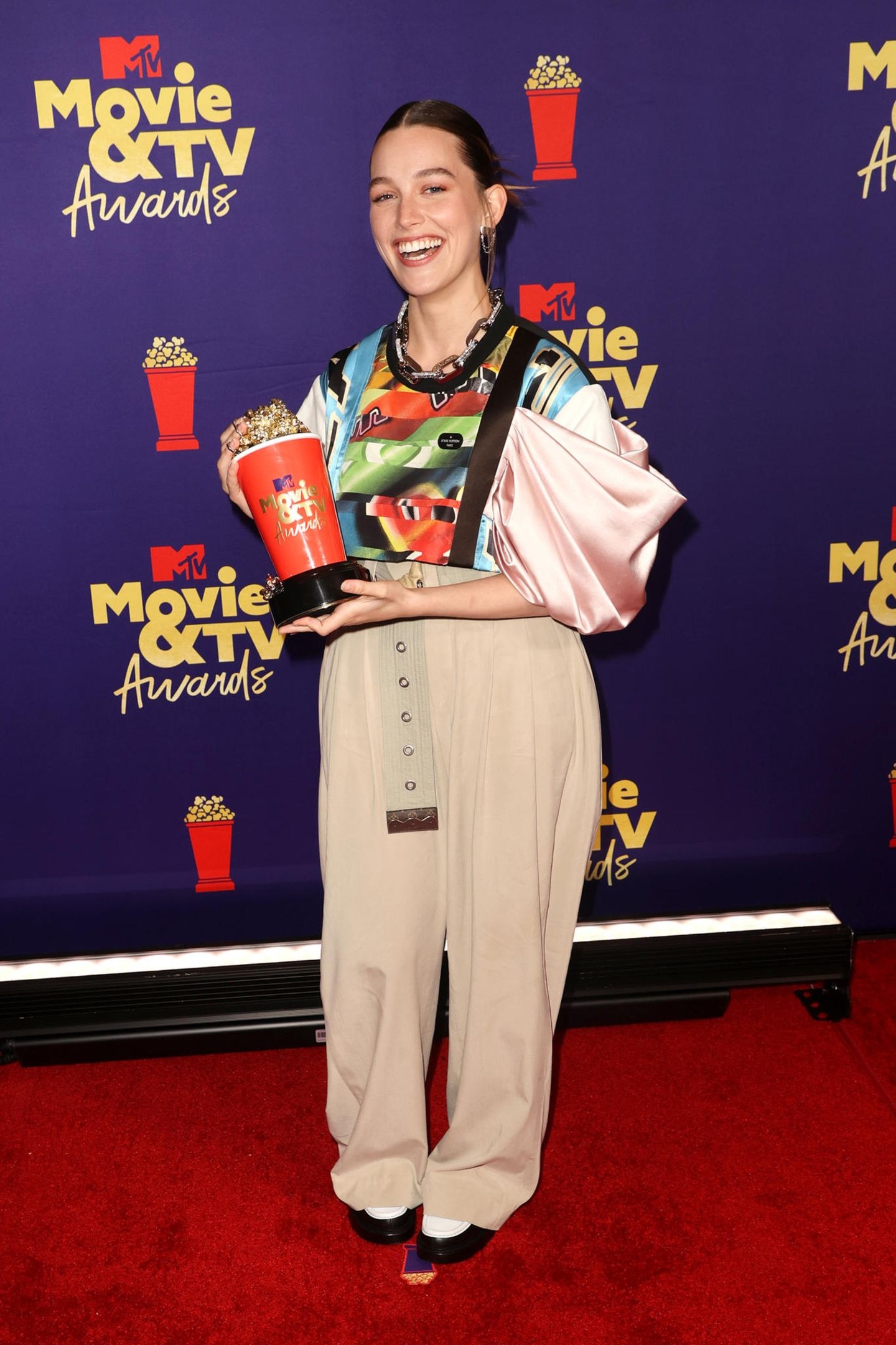 MTV Movie Awards, Fashion inspiration, 2021 edition, Celebrity style, 1440x2160 HD Phone