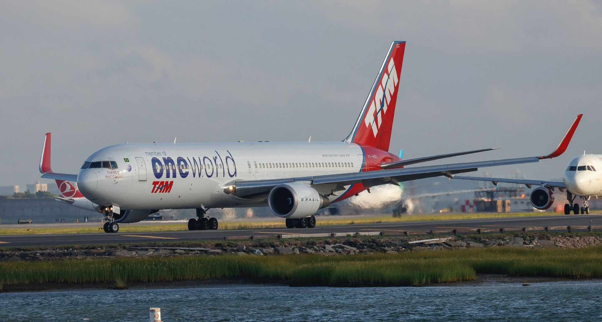TAM Linhas Aereas, Boeing widebodies, Aircraft photography, Latin American travel, 2050x1100 HD Desktop