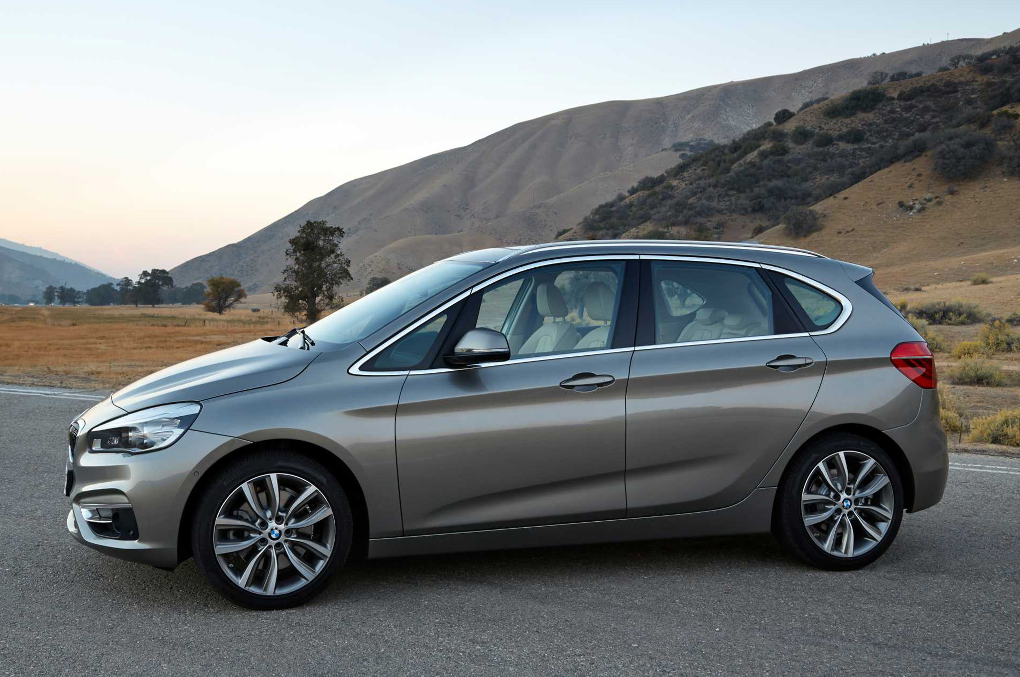 2016 Model, BMW 2 Series Active Tourer Wallpaper, 2050x1360 HD Desktop