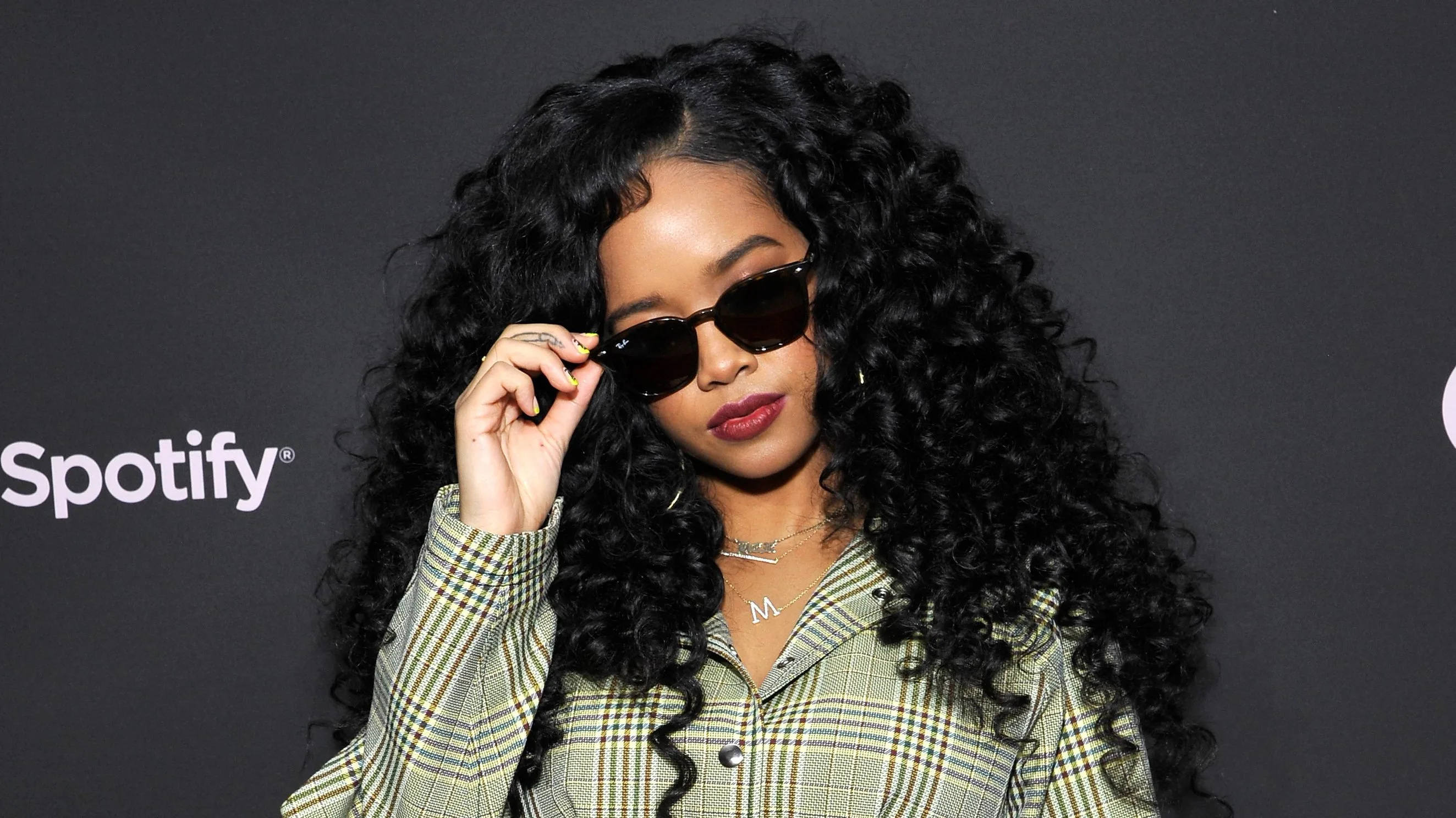 H.E.R., Grammy Awards, Real name, 2650x1490 HD Desktop