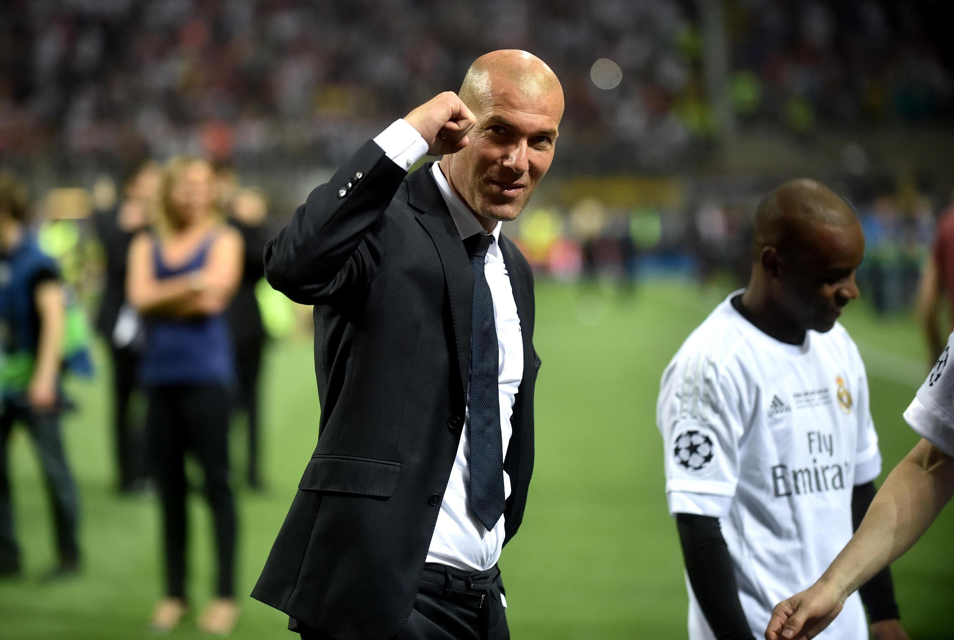 Zinedine Zidane, Real Madrid kit, UEFA Champions League badge, HD Desktop wallpaper