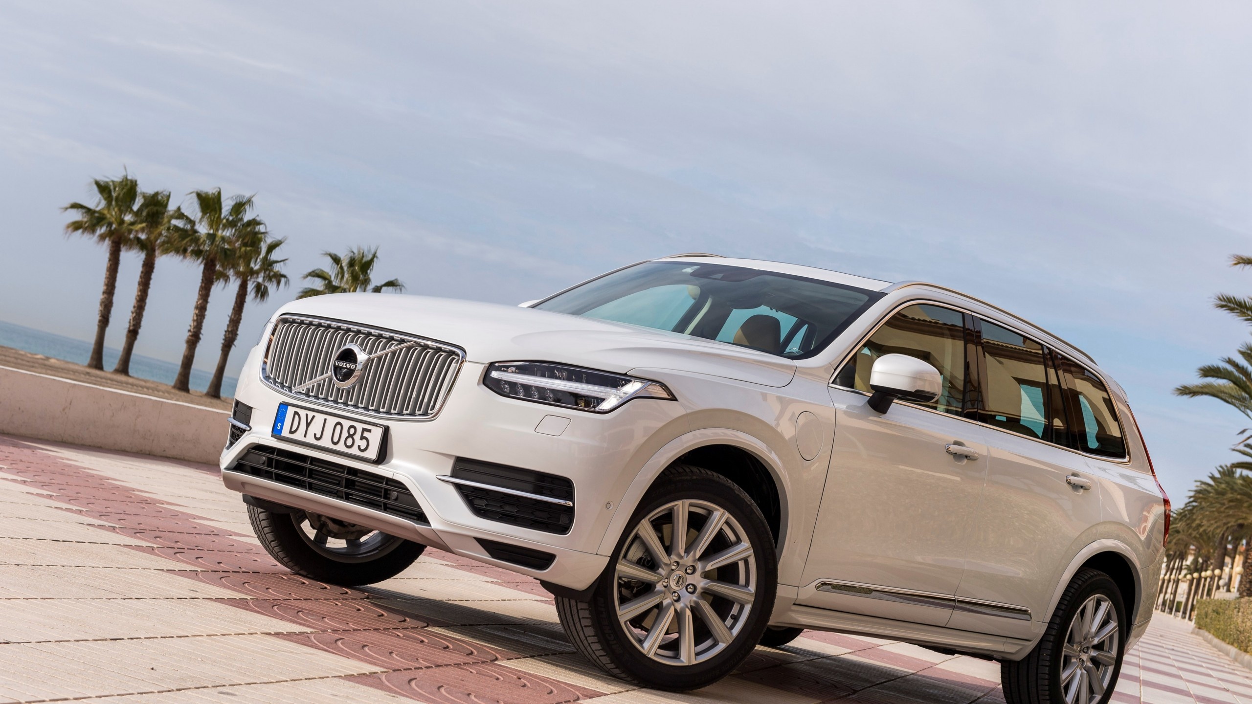 Volvo XC90, Crossover excellence, Hybrid sophistication, Luxury on wheels, 2560x1440 HD Desktop