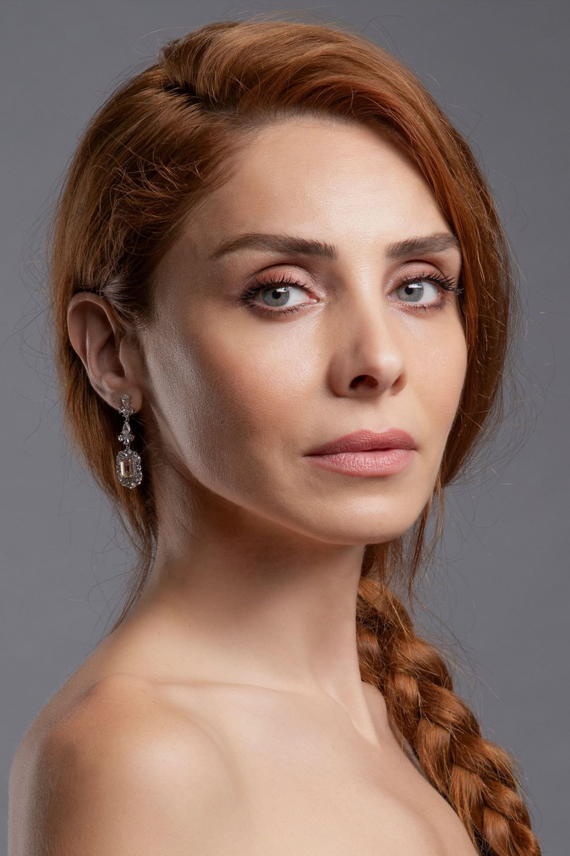 Nur Fettahoglu, Turkish TV star, Profile images, Movie database, 2000x3000 HD Phone