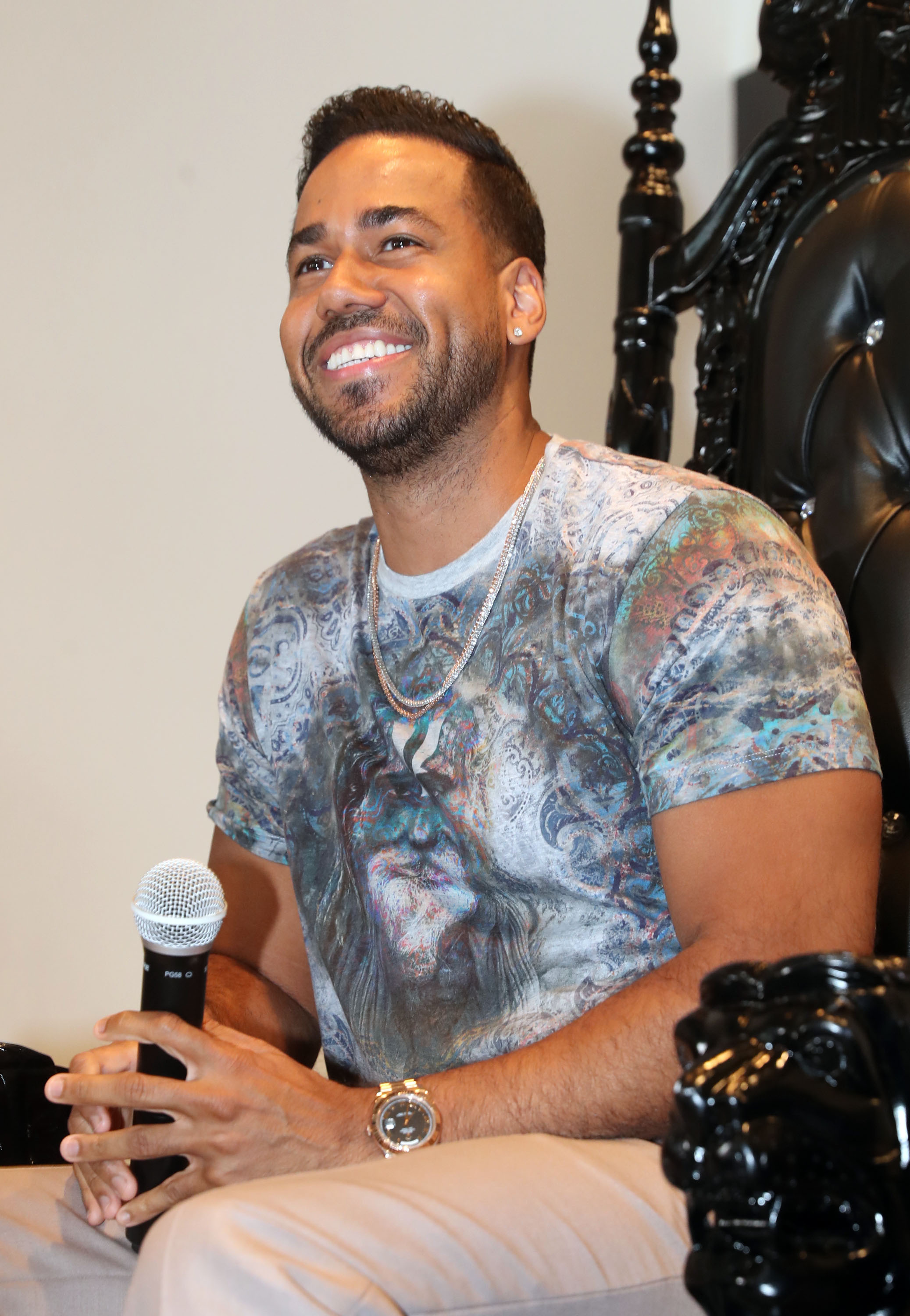 Romeo Santos, Latin artist, Headline, MetLife Stadium, 2080x3000 HD Phone