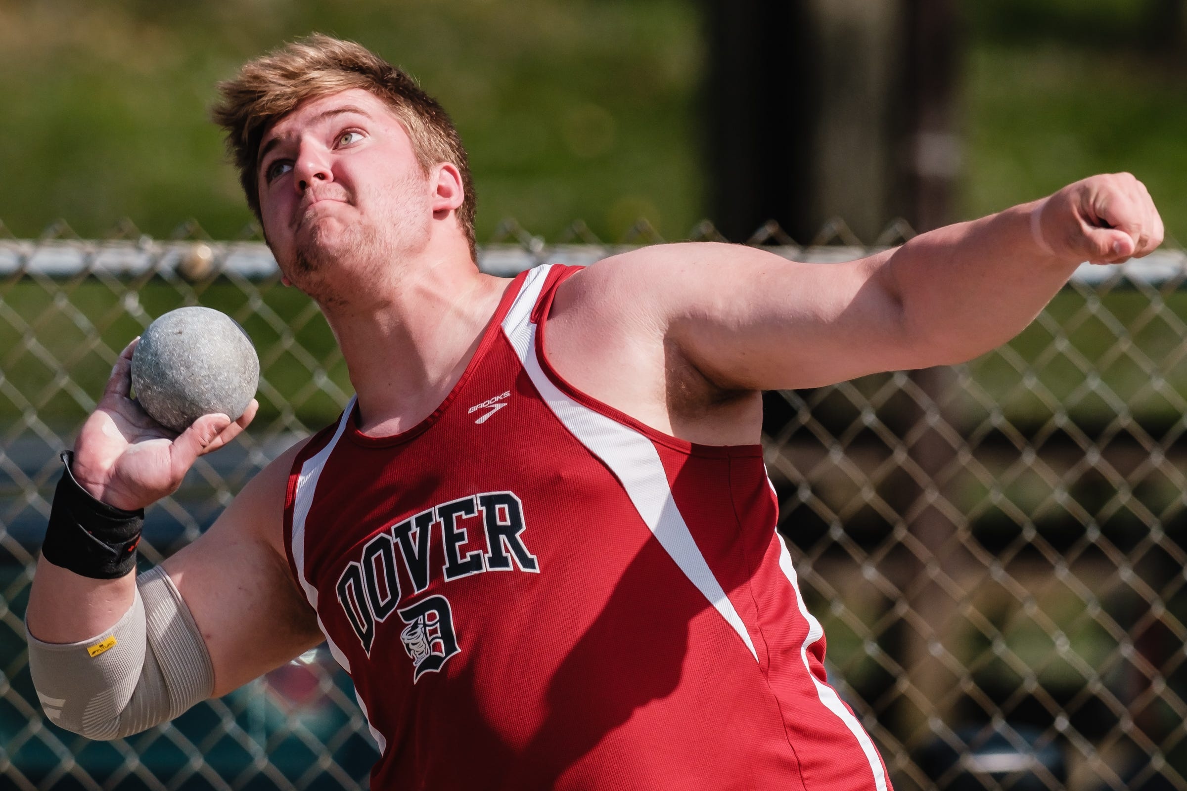 Shot Put, Ryan McVicker, Division I Regional, Title, 2400x1600 HD Desktop