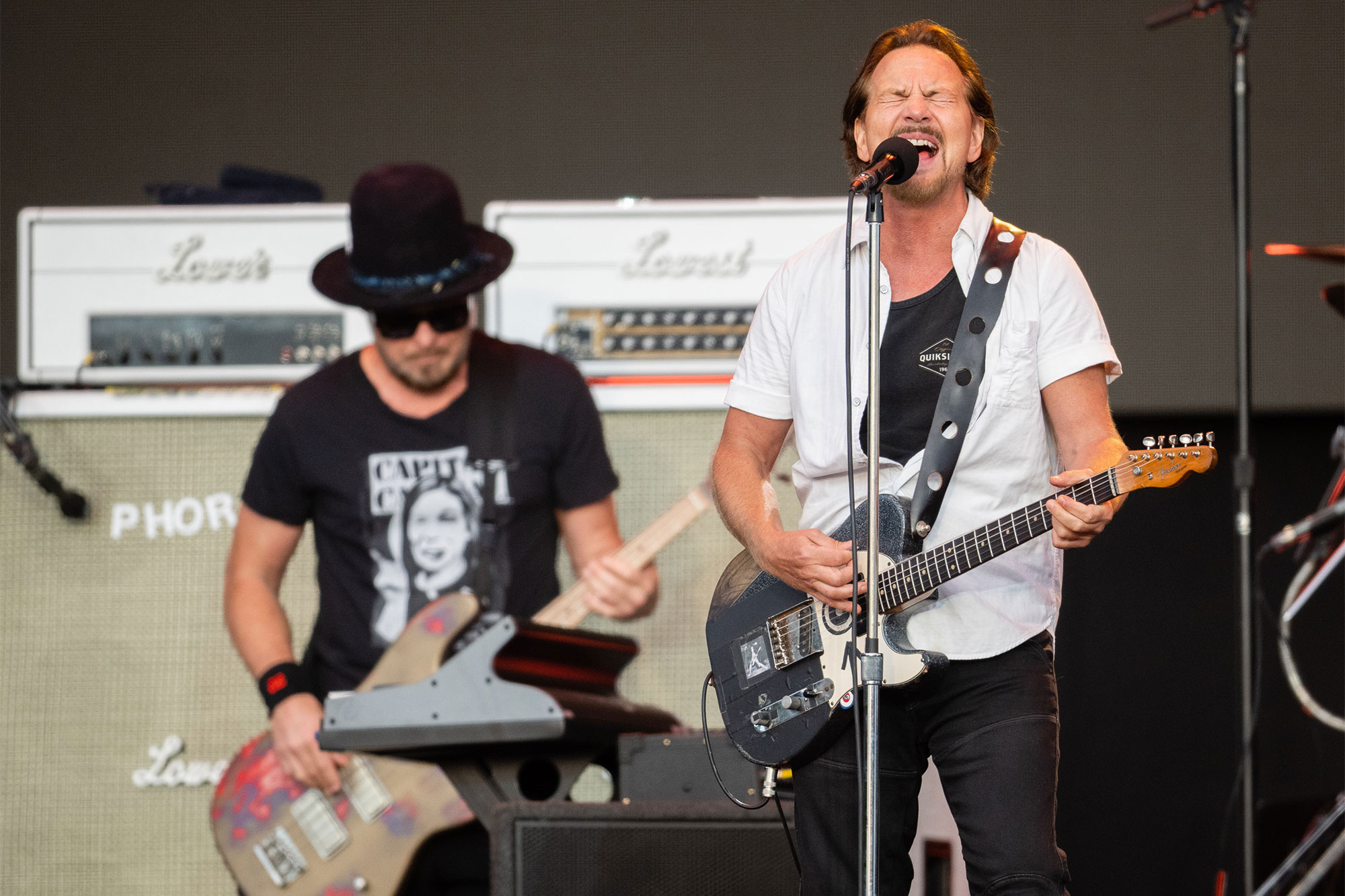 Pearl Jam cancels show, Eddie Vedder's vocal damage, Prioritizing health, Support from fans, 2000x1340 HD Desktop