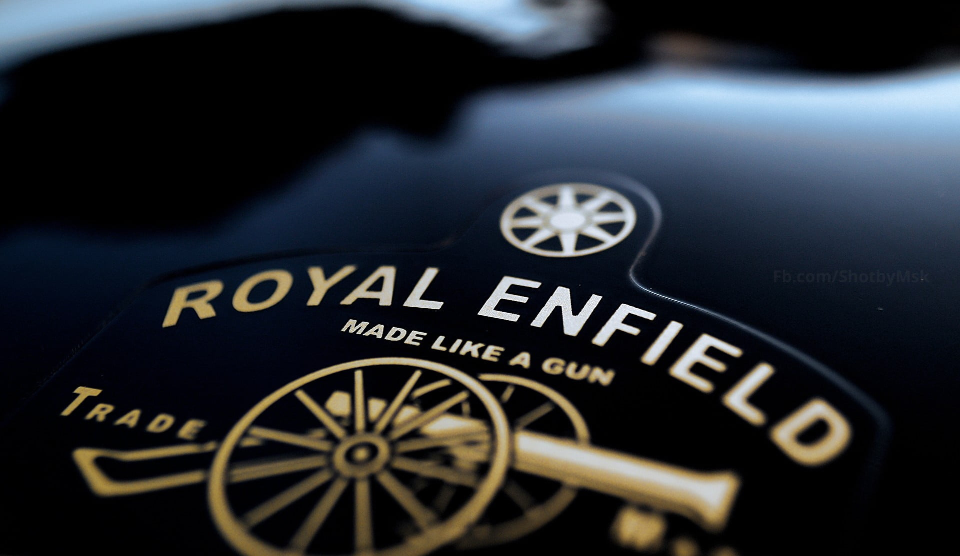 Royal Enfield cannon logo, Made Like A Gun, glossy black fuel tank, HD Desktop wallpaper